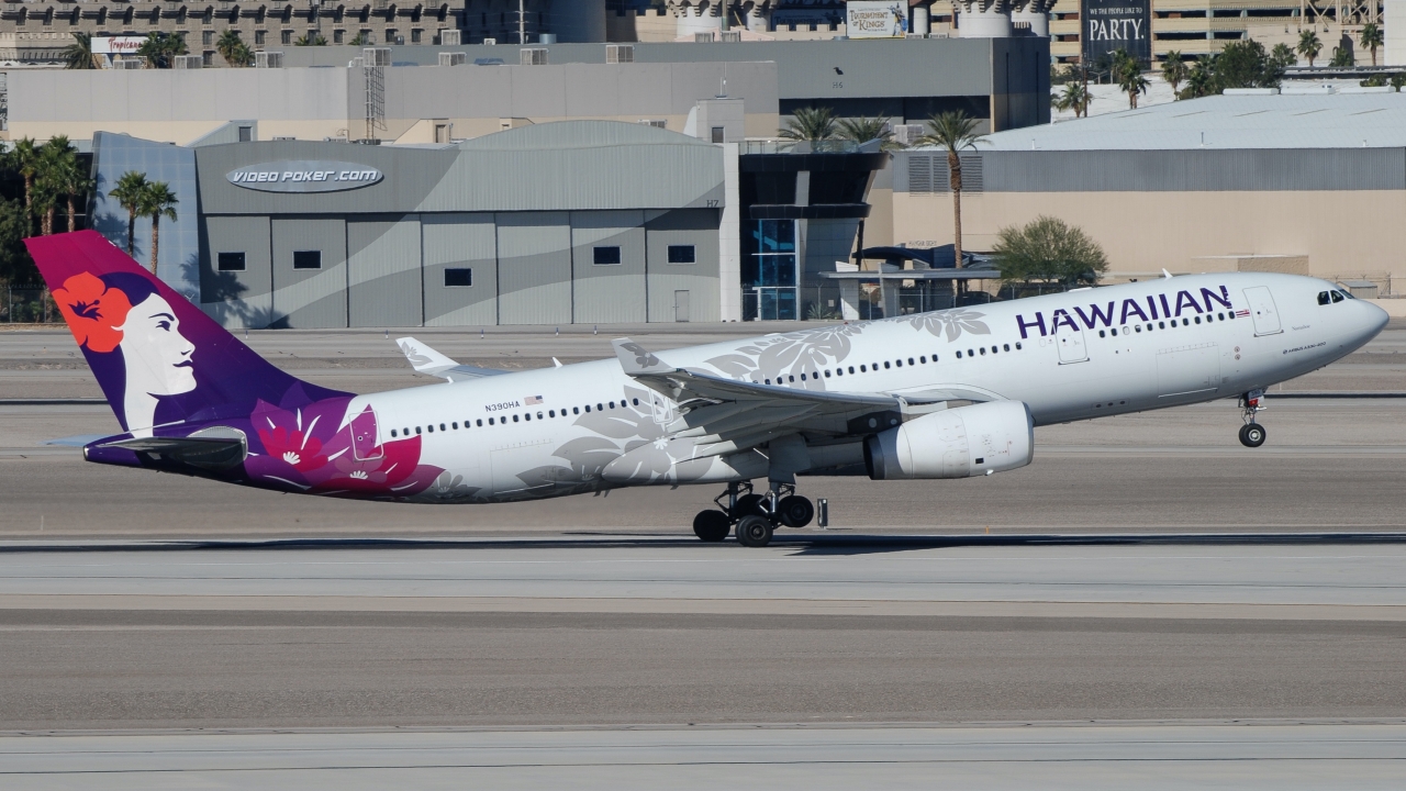 Full size: Hawaiian Airlines Airbus A330-200 N390HA at Harry Reid International Airport