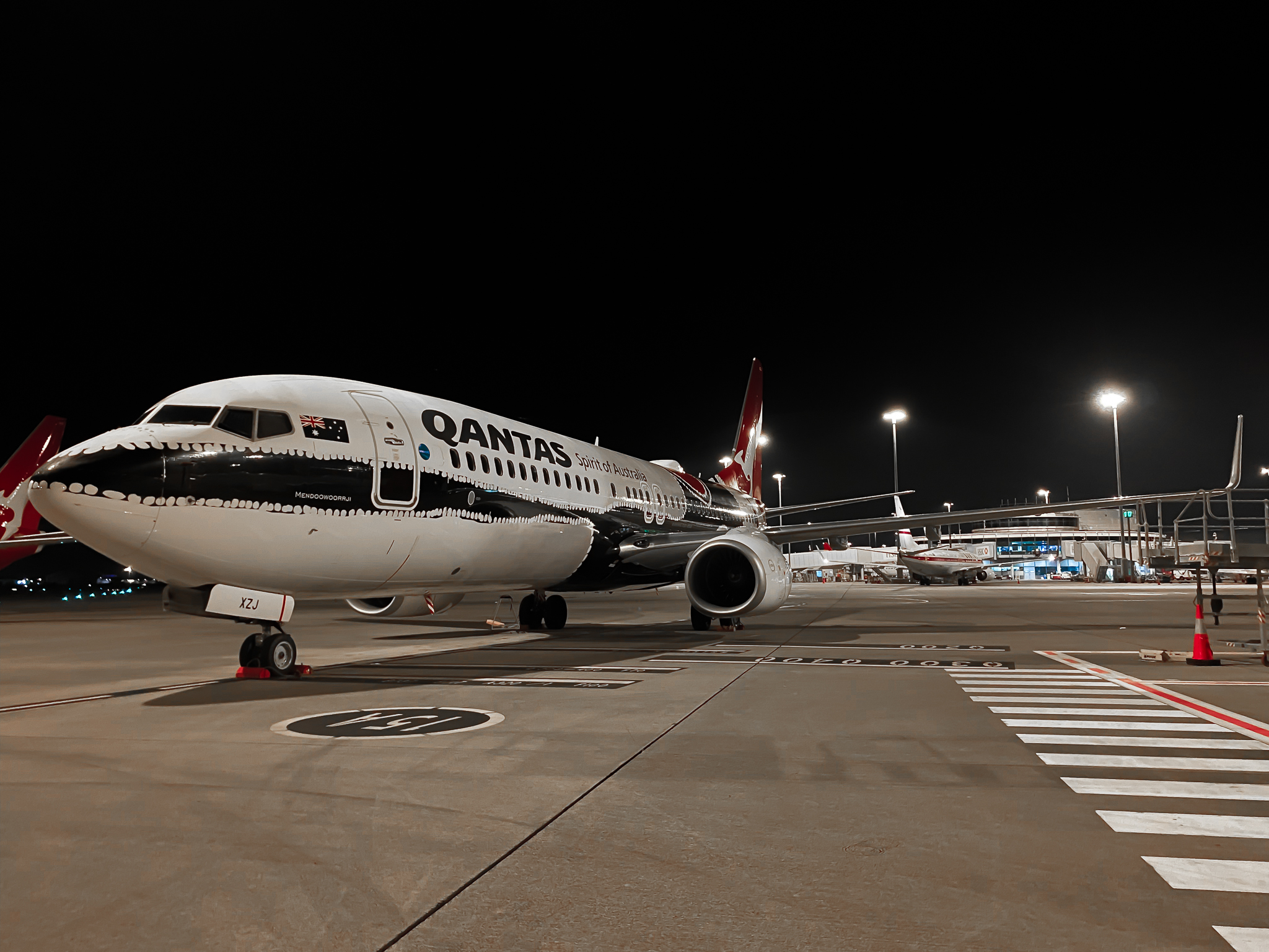 Full size: Qantas Airways Boeing 737-800 VH-XZJ at Brisbane Airport