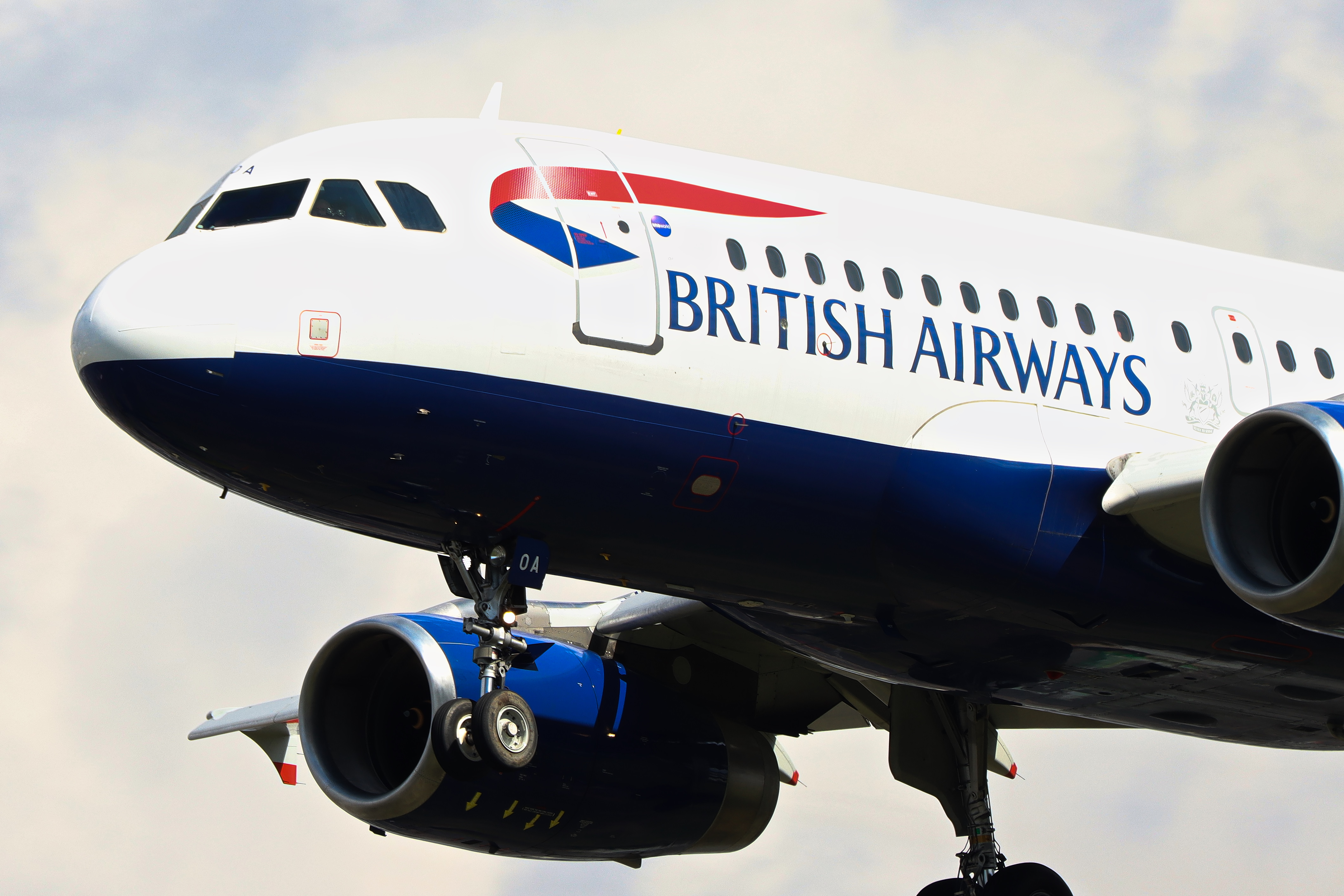 Full size: British Airways Airbus A319 G-EUOA at London Heathrow International Airport