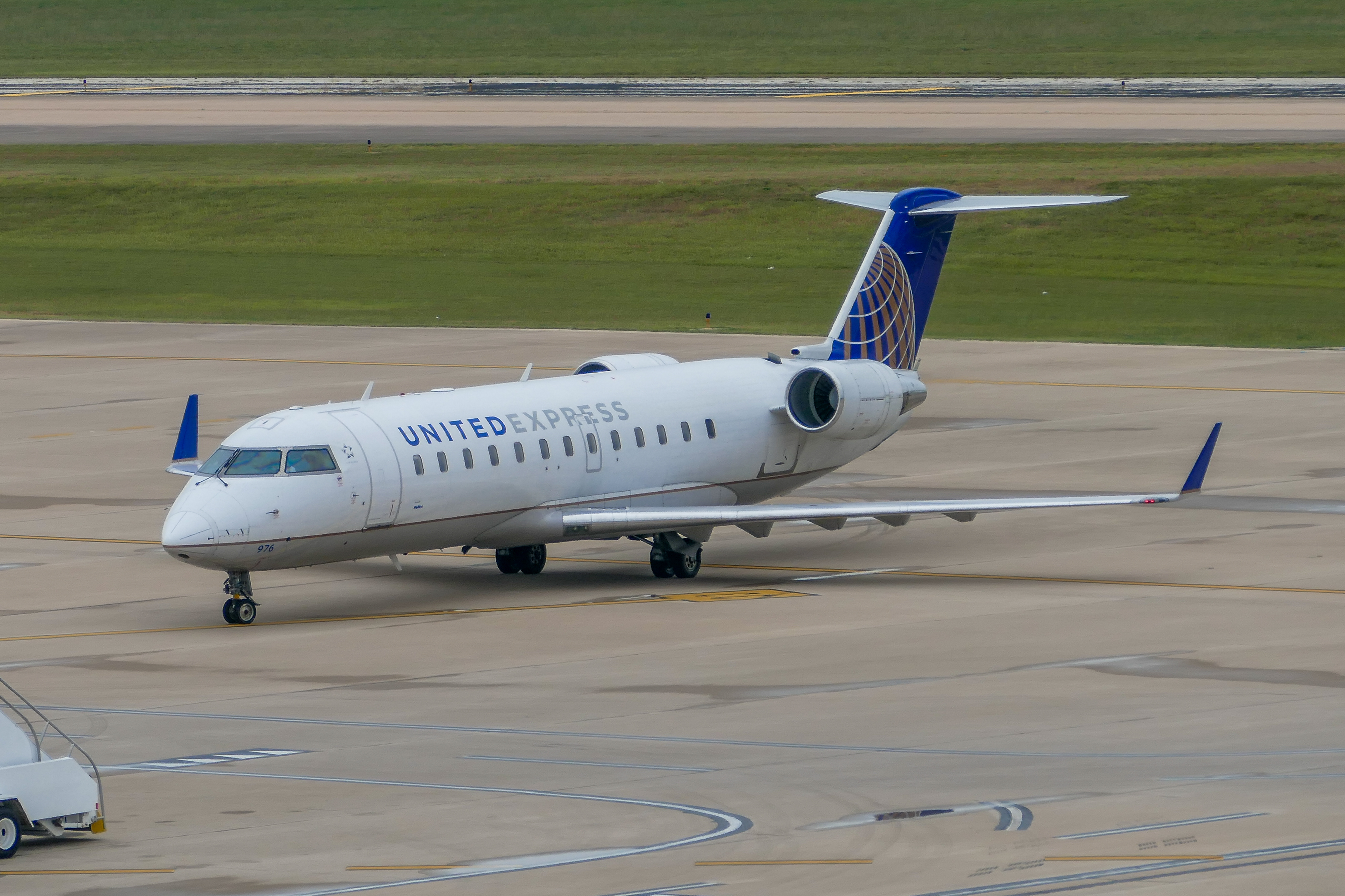 Full size: United Express Mitsubishi CRJ-200 N976SW at Austin-Bergstrom International Airport
