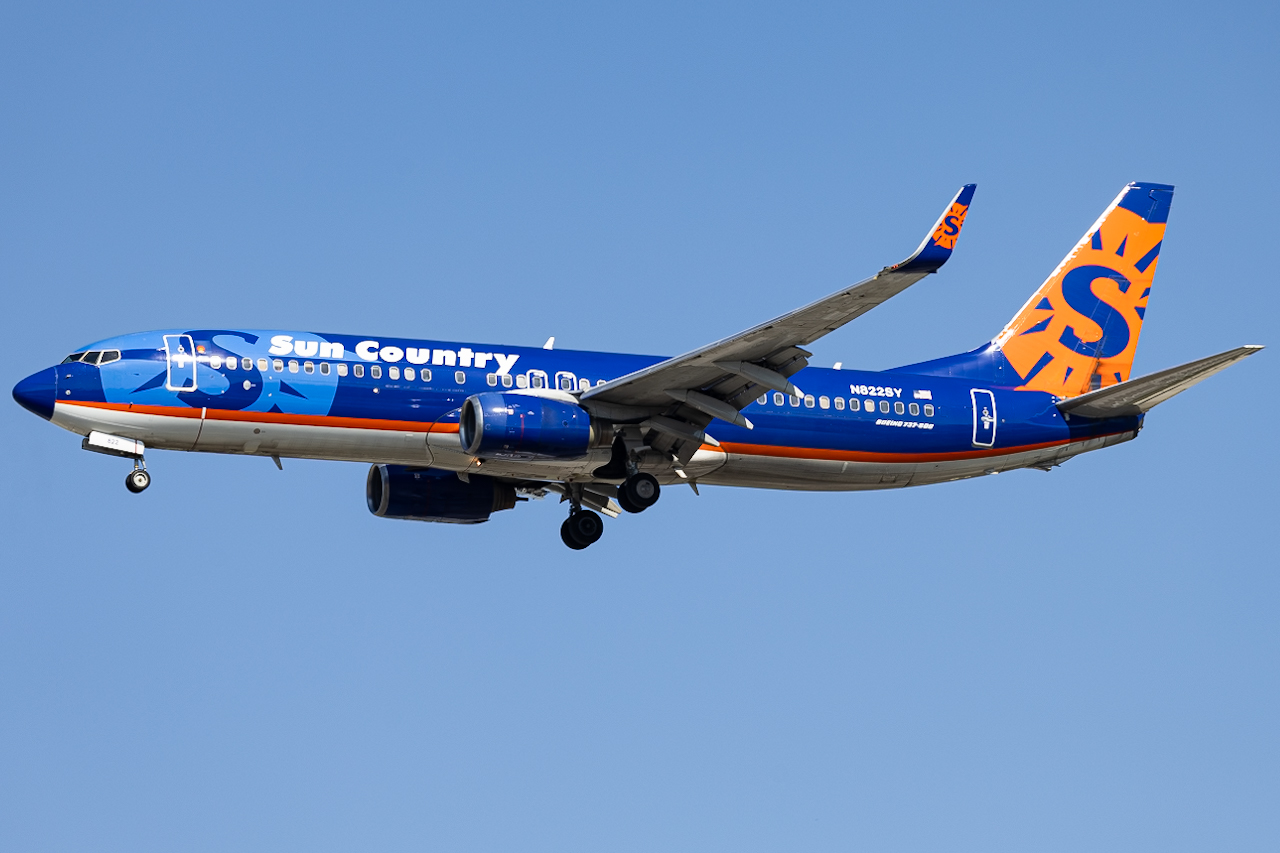 Full size: Sun Country Airlines Boeing 737-800 N822SY at Tampa International Airport