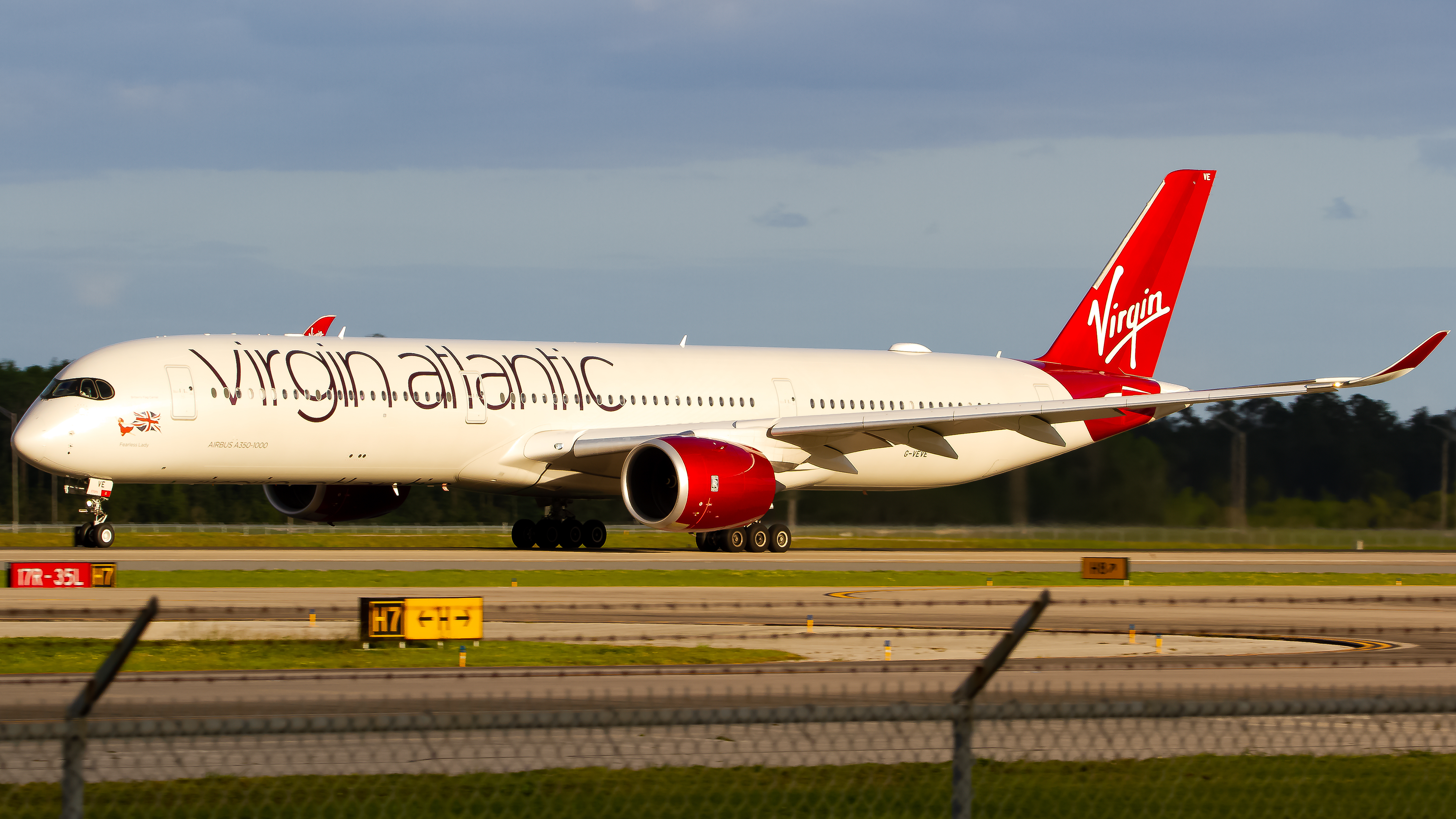 Full size: Virgin Atlantic Airbus A350-1000 G-VEVE at Orlando International Airport