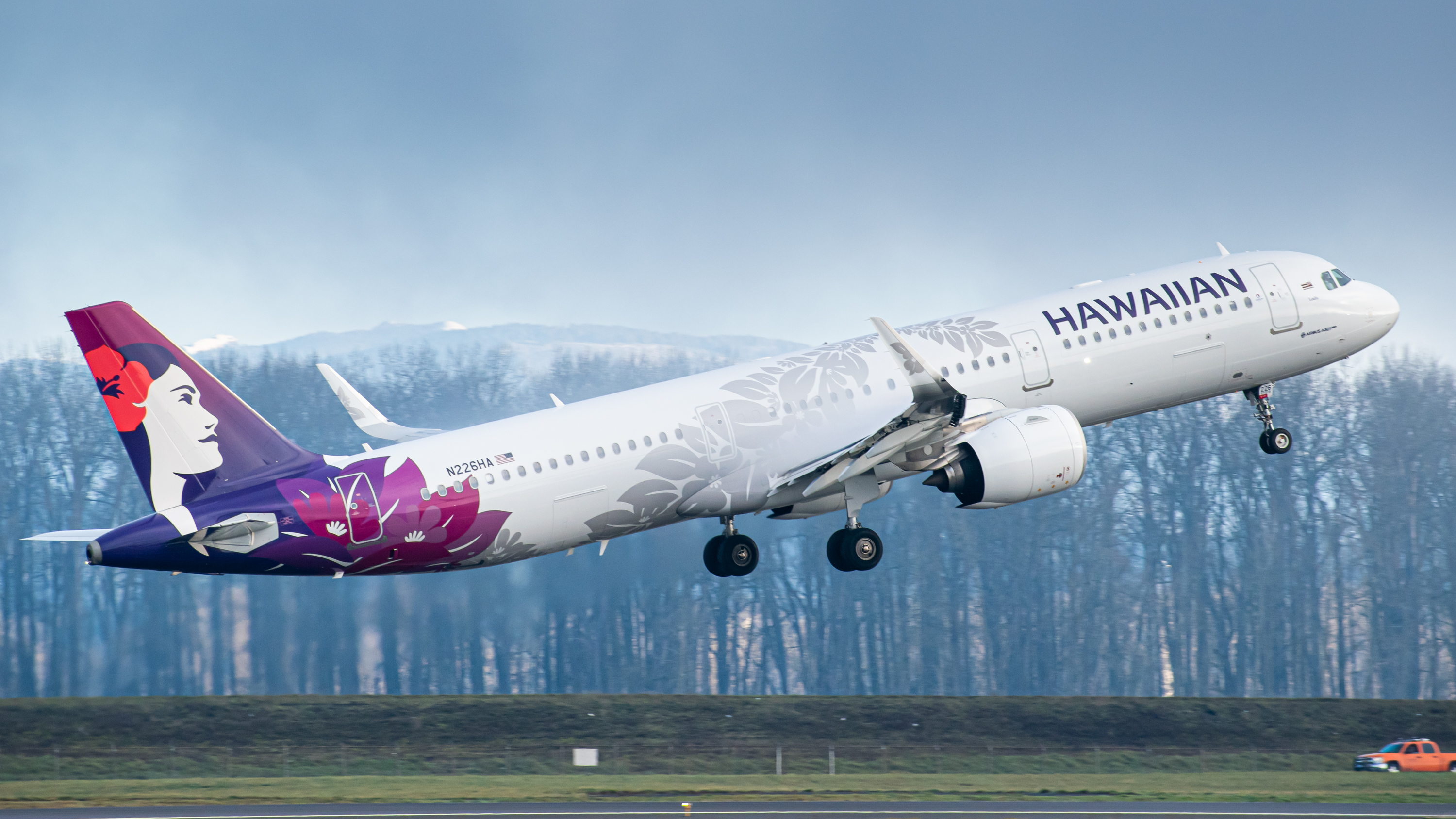 Full size: Hawaiian Airlines Airbus A321NEO N226HA at Portland International Airport