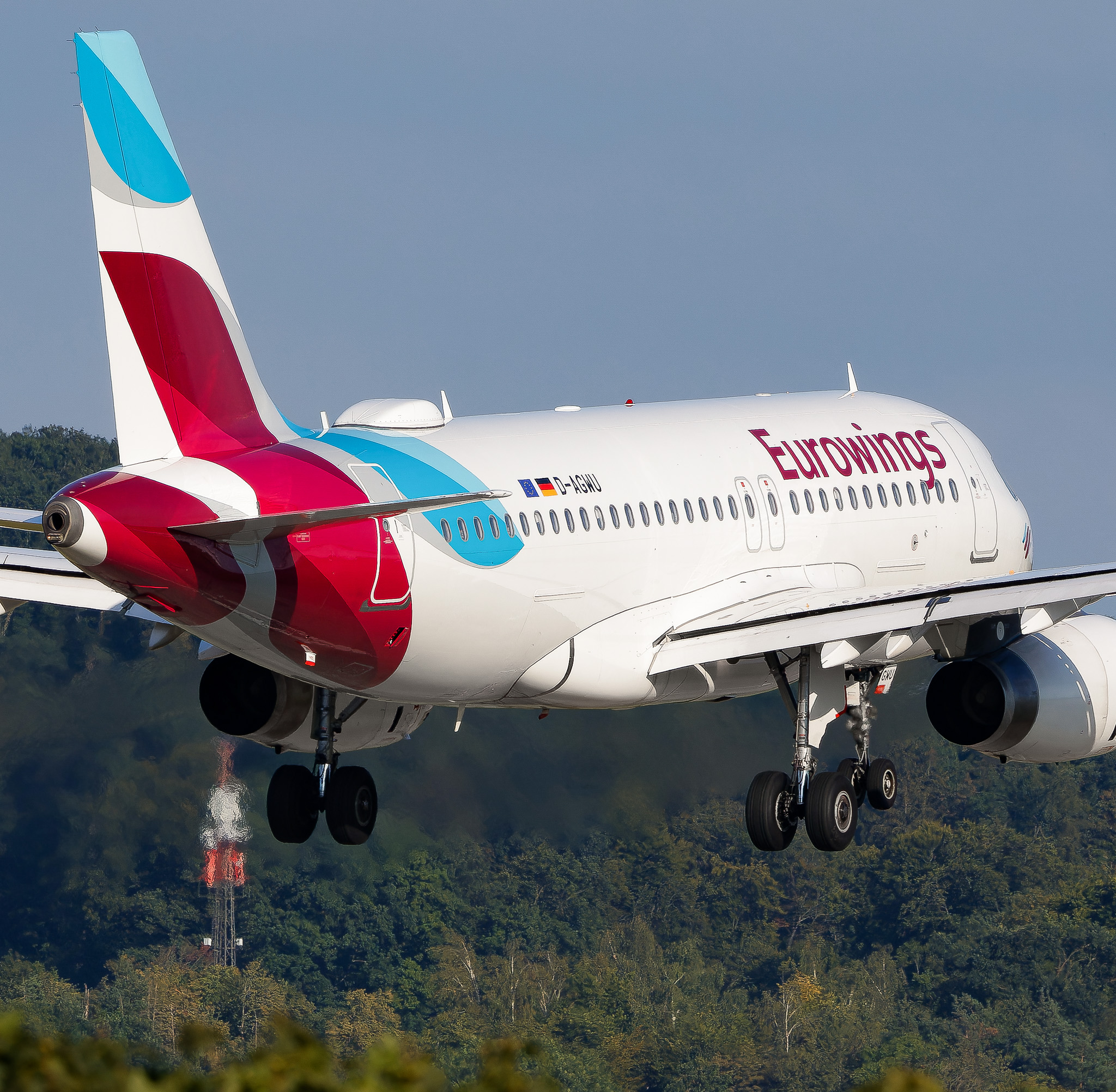 Full size: Eurowings Airbus A319 D-AGWU at Zurich-Kloten Airport