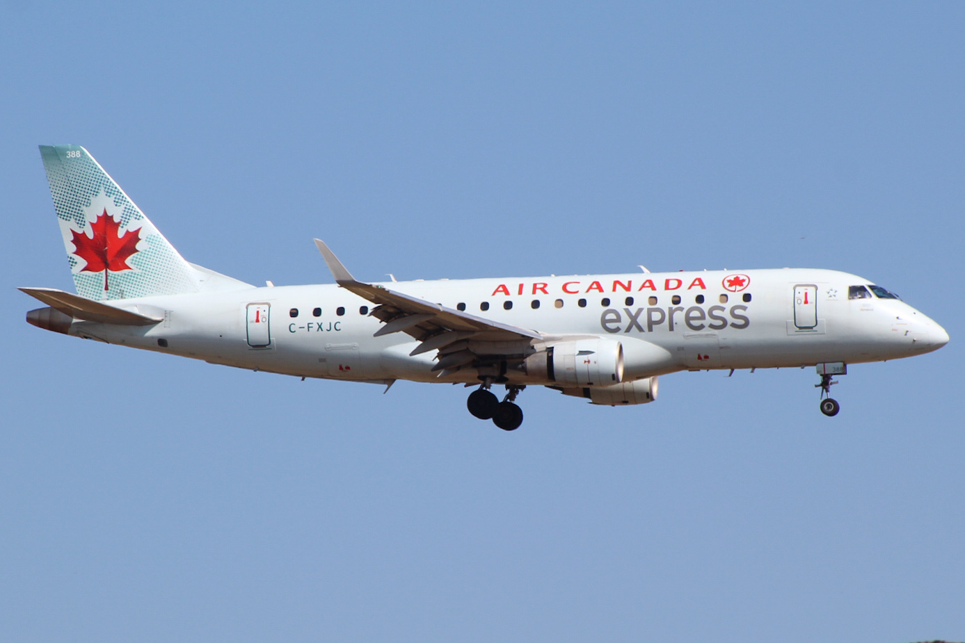 Full size: Air Canada Express Embraer E175 C-FXJC at Austin-Bergstrom International Airport