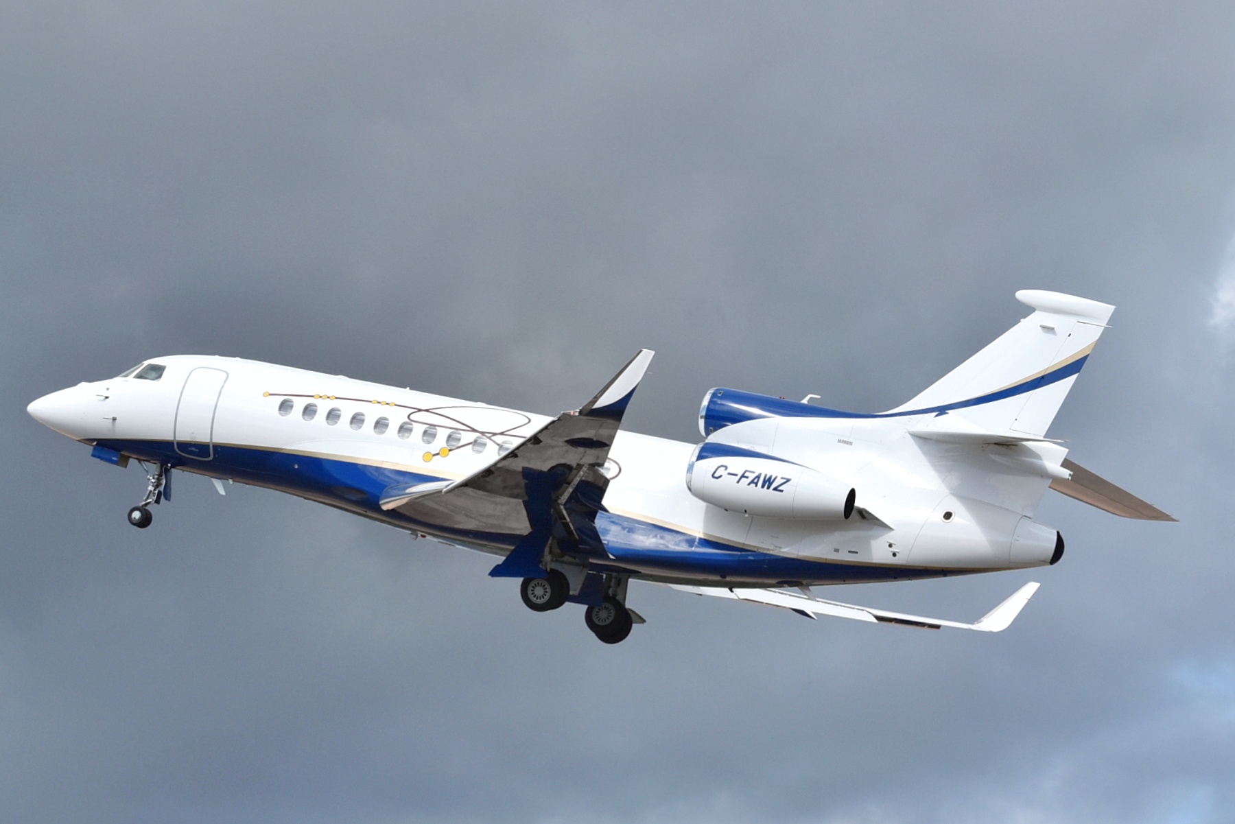 Full size: PRIVATE Dassault Falcon 7X C-FAWZ at Aeropuerto de Cabo San Lucas Internacional