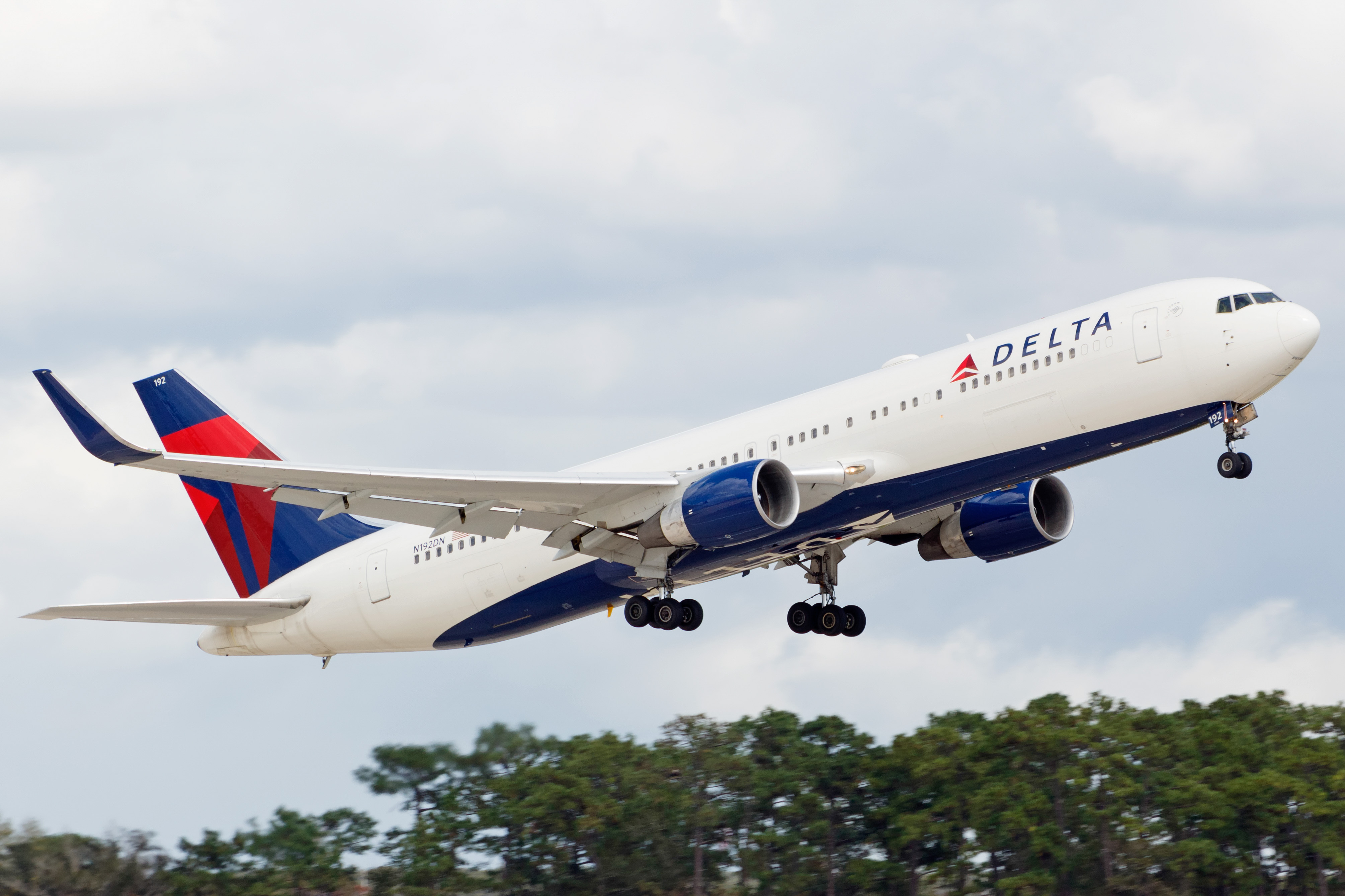 Full size: Delta Airlines Boeing 767-300ER N192DN at Orlando International Airport