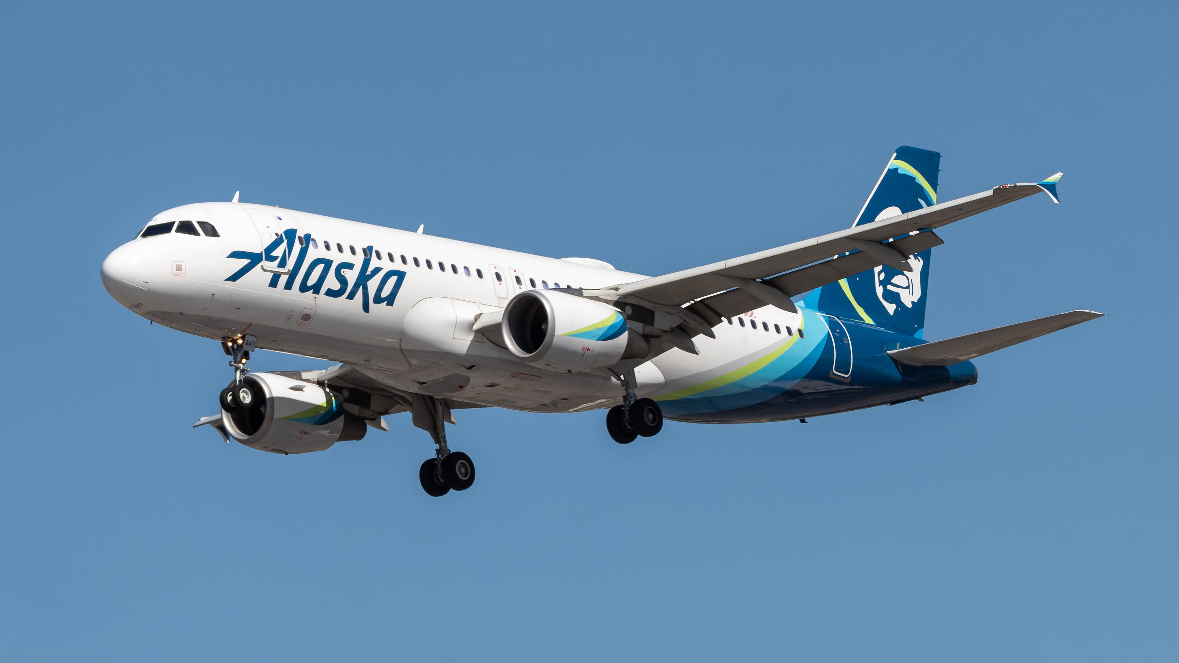 Full size: Alaska Airlines Airbus A320 N847VA at Los Angeles International Airport