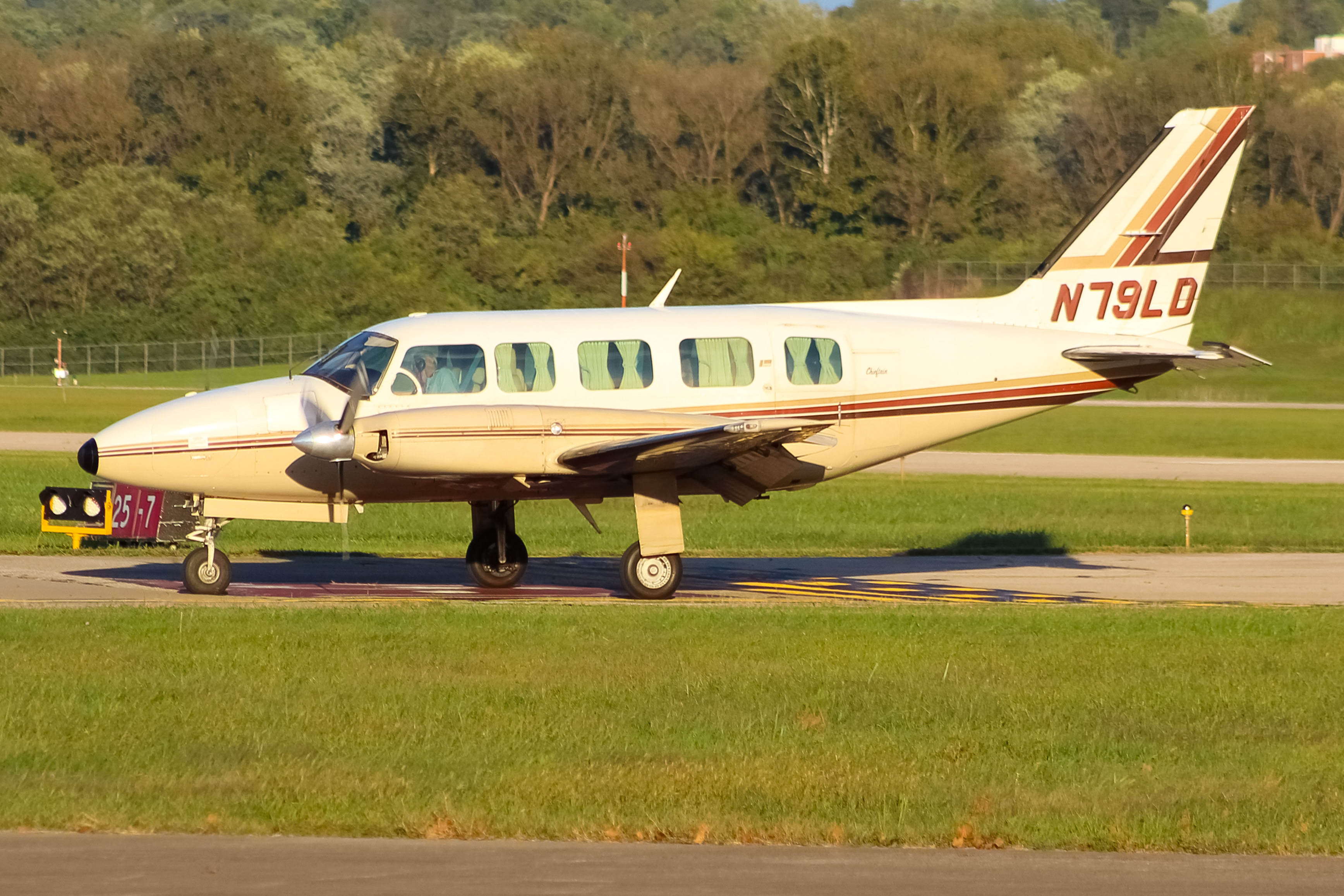 Full size: PRIVATE  Piper PA-31 N79LD at Cincinnati Municipal Airport/Lunken Field