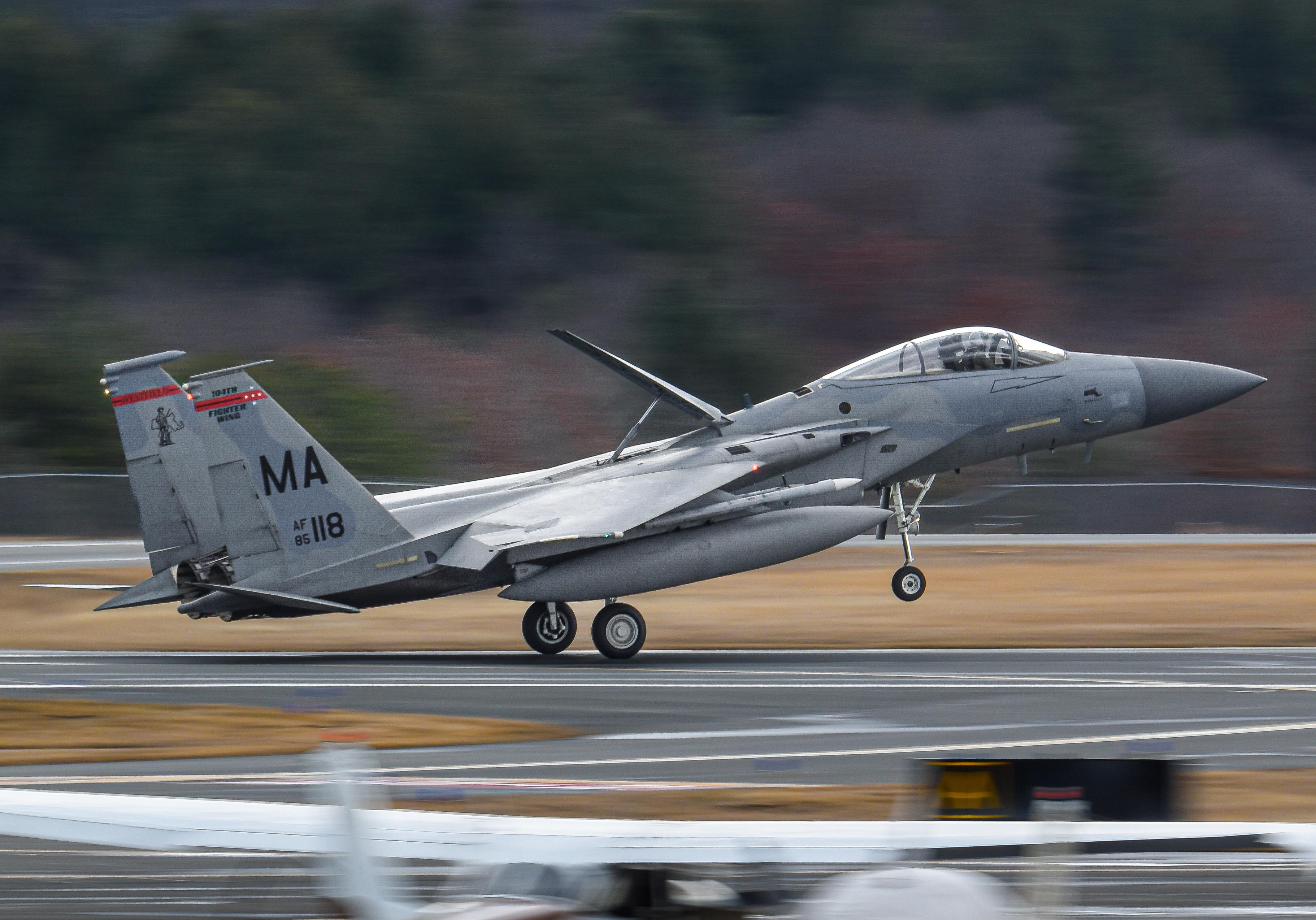 Full size: USAF - United States Air Force McDonnell Douglas F-15 Eagle 85-0118 at Westfield-Barnes Regional Airport