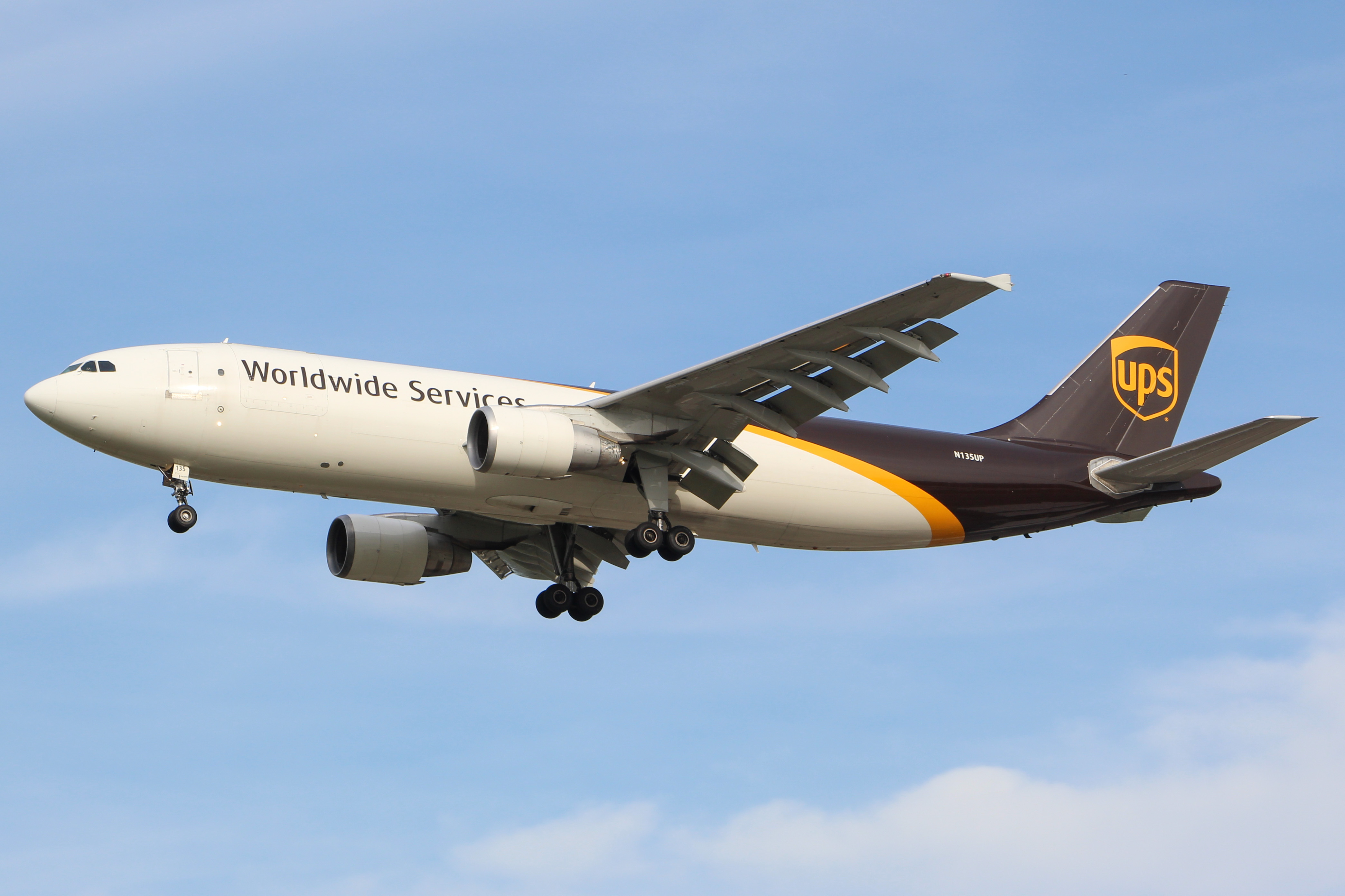 Full size: United Parcel Service Airbus A300-600 N135UP at Orlando International Airport