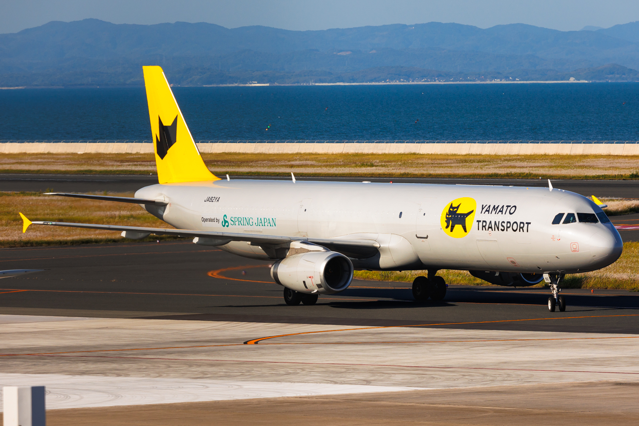 Full size: Yamato Transport Airbus A321-200F JA82YA at Kitakyushu Airport