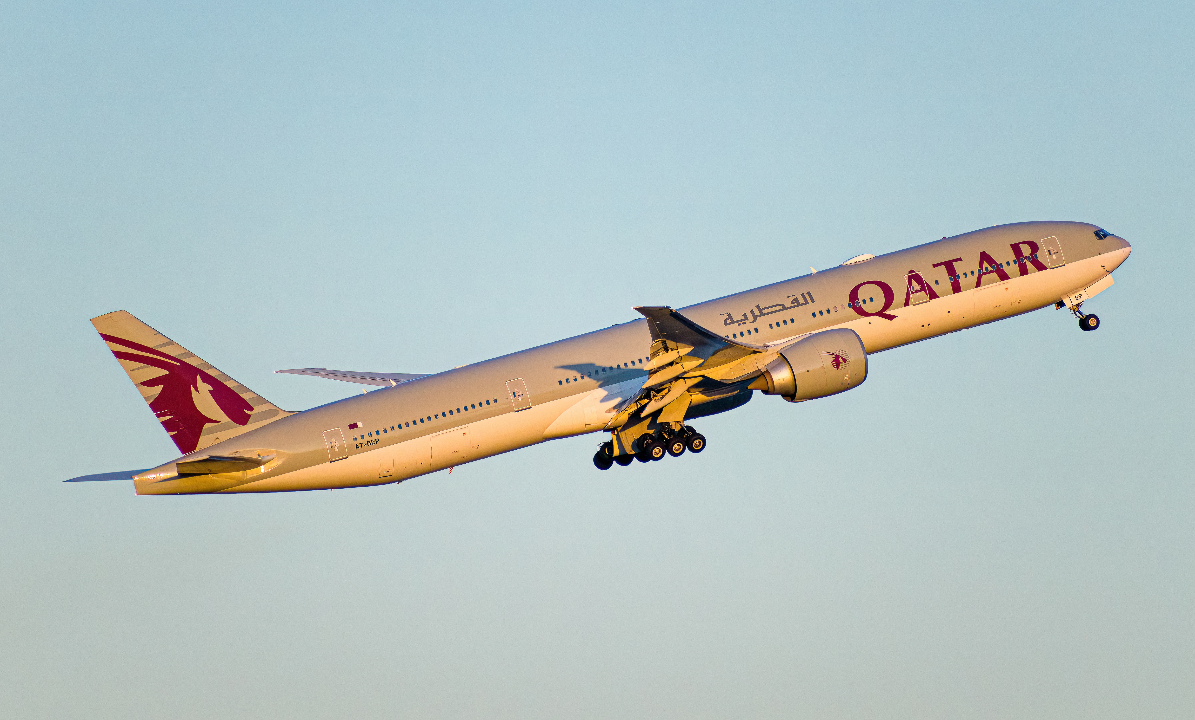 Full size: Qatar Airways Boeing 777-300ER A7-BEP at Seattle-Tacoma International Airport