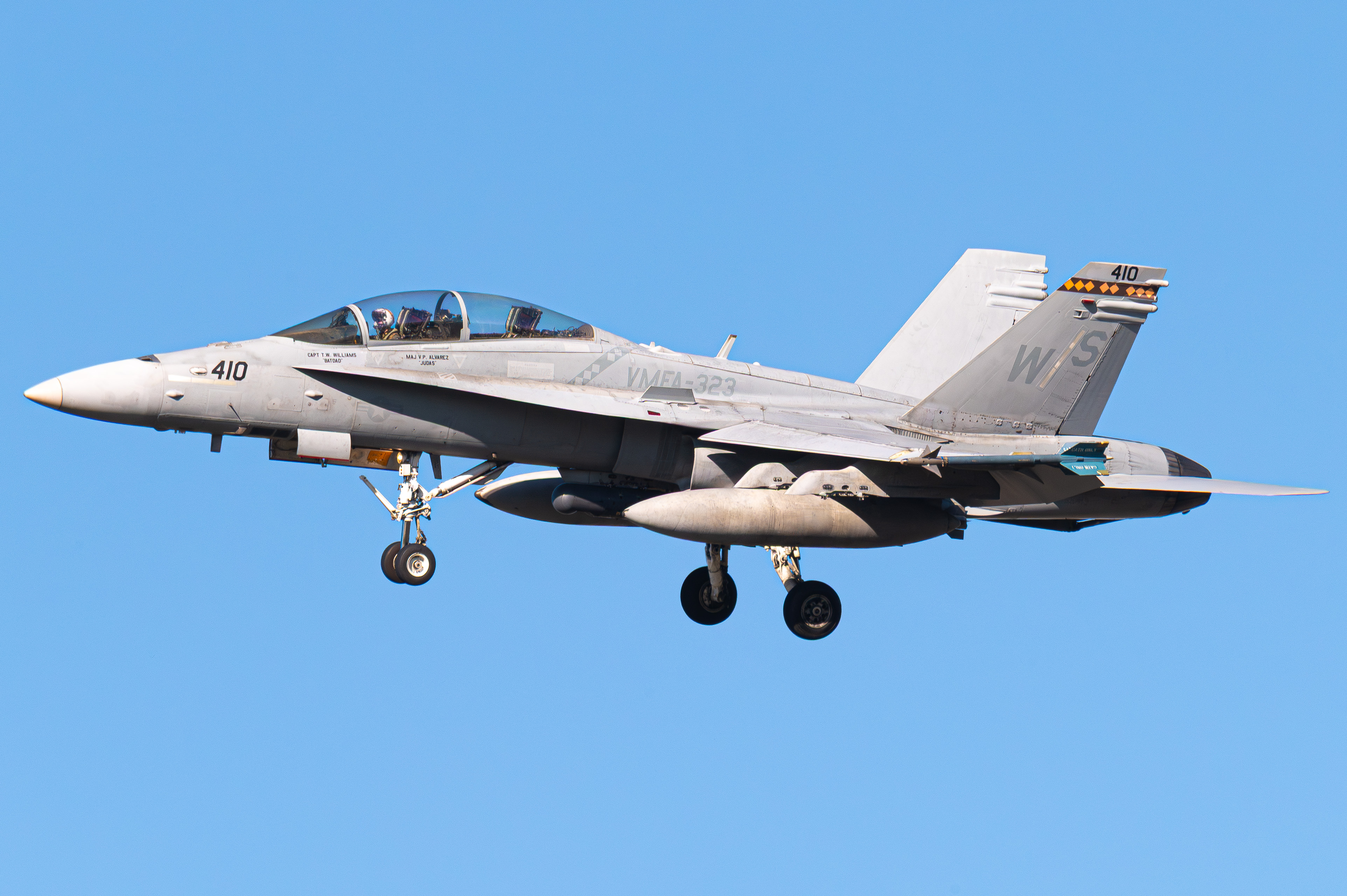 Full size: USMC - United States Marine Corp McDonnel Douglas F/A-18 Hornet 165413 at Miramar MCAS (Joe Foss Field) Airport