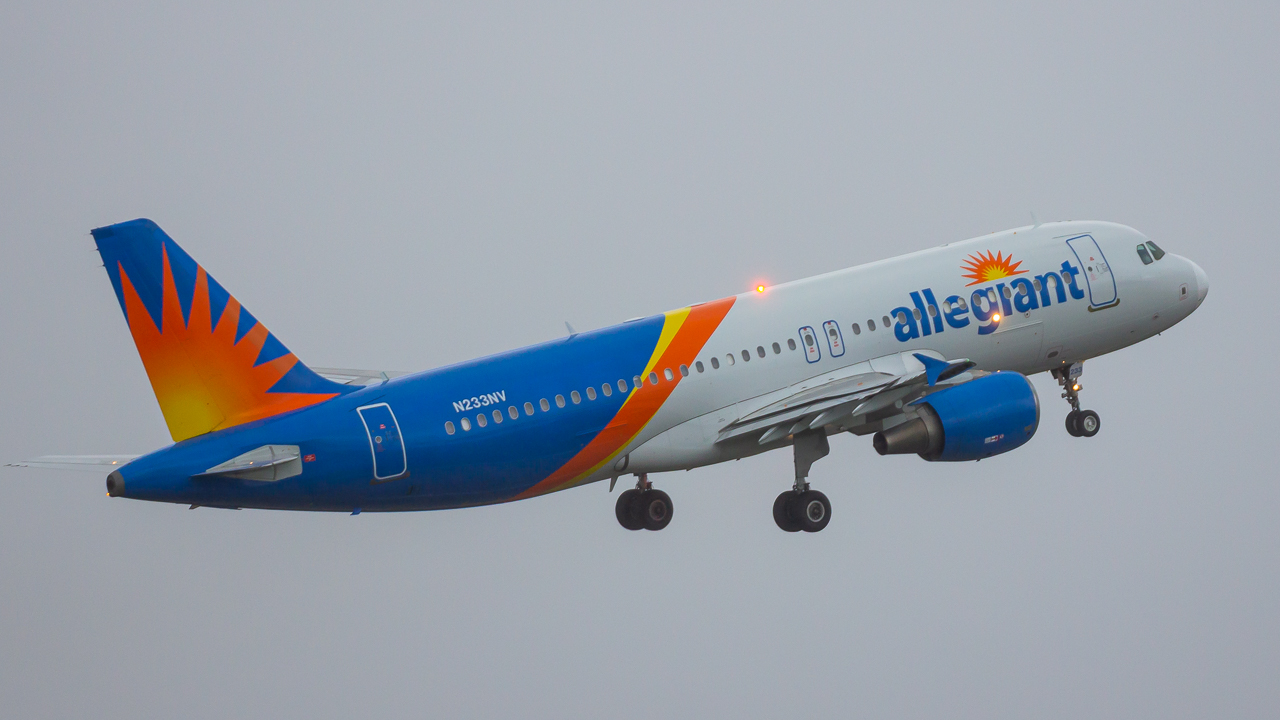 Full size: Allegiant Air Airbus A320 N233NV at Rickenbacker International Airport