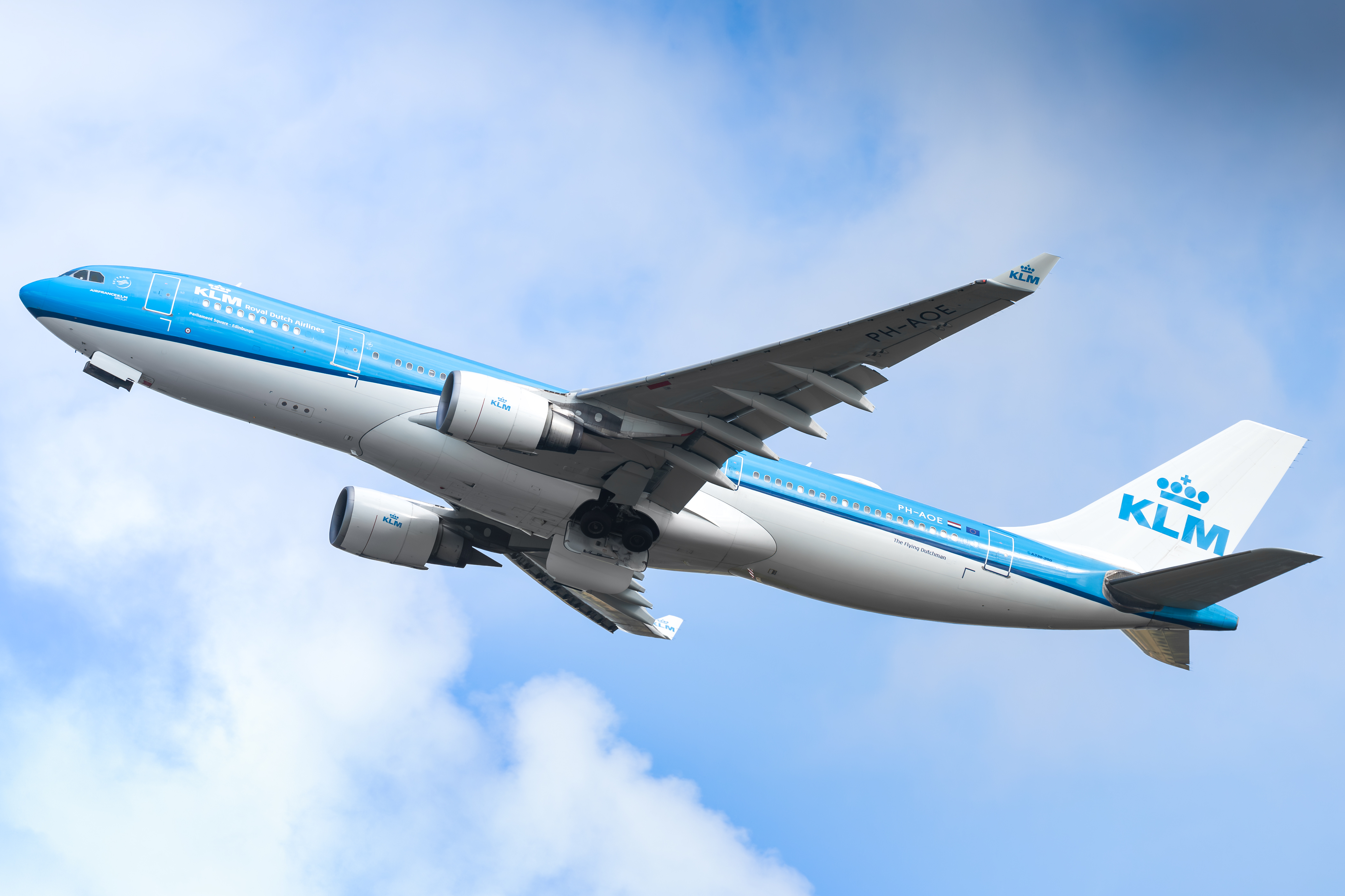 Full size: KLM Airbus A330-200 PH-AOE at Amsterdam Schiphol Airport