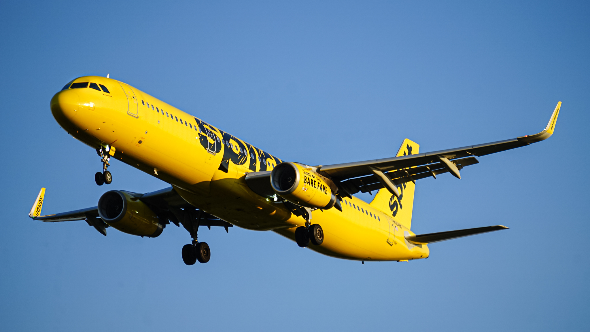 Full size: Spirit Airlines Airbus A321-200 N684NK at Dallas-Fort Worth International Airport