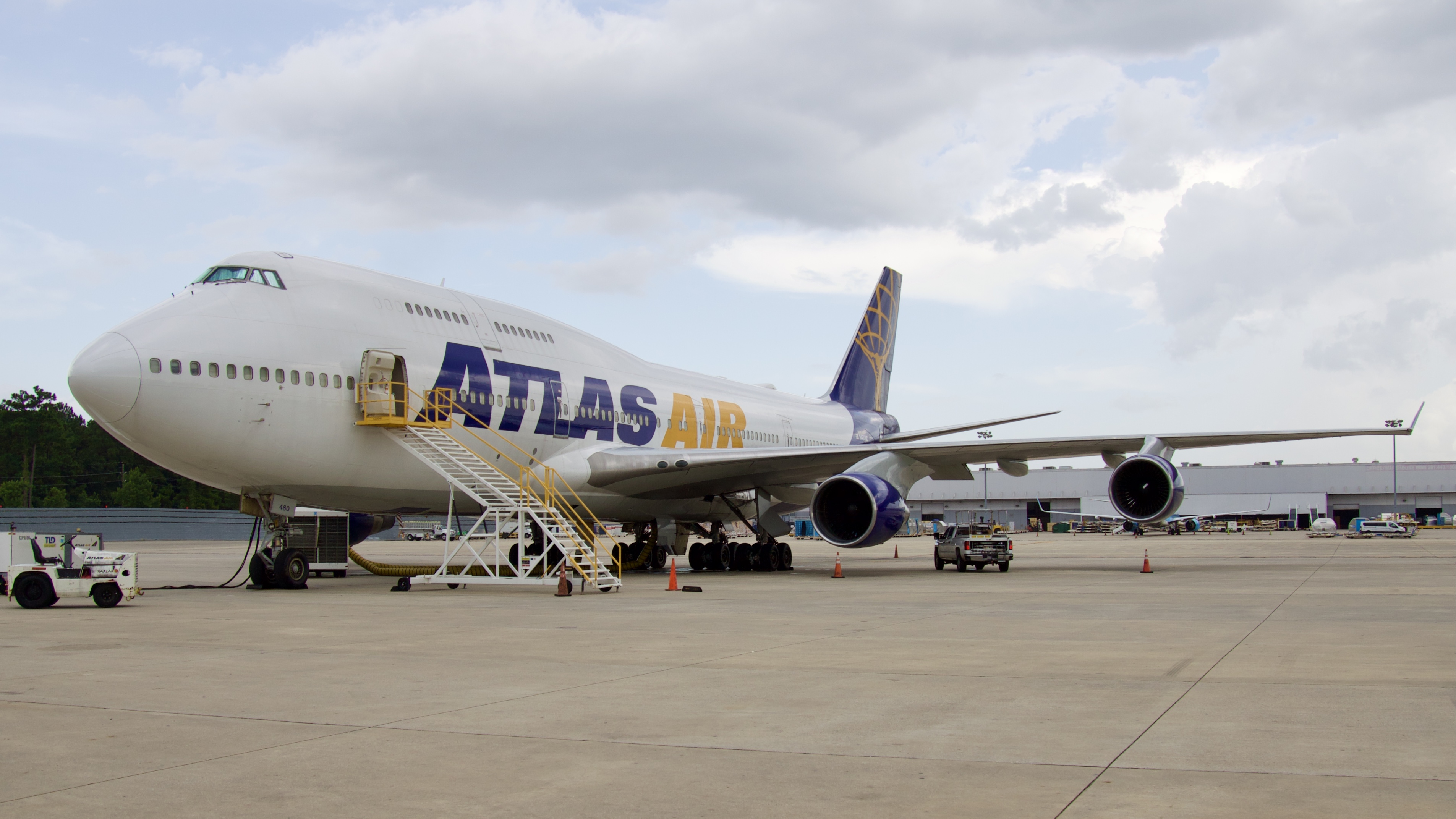 Full size: Atlas Air Boeing 747-400 N480MC at Houston-George Bush Intercontinental Airport