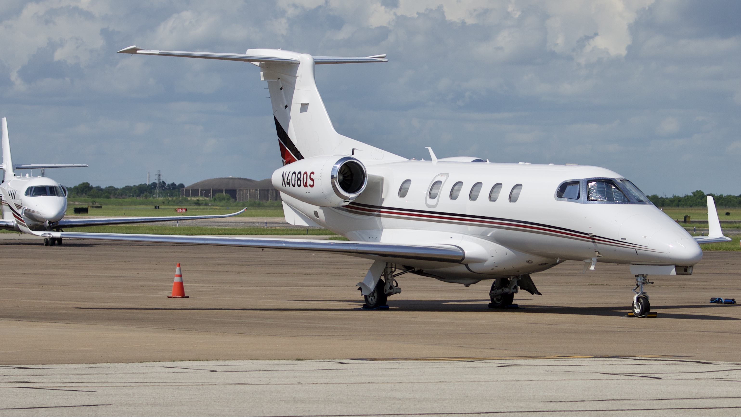 Full size: PRIVATE Embraer Phenom 300 N408QS at Ellington Airport