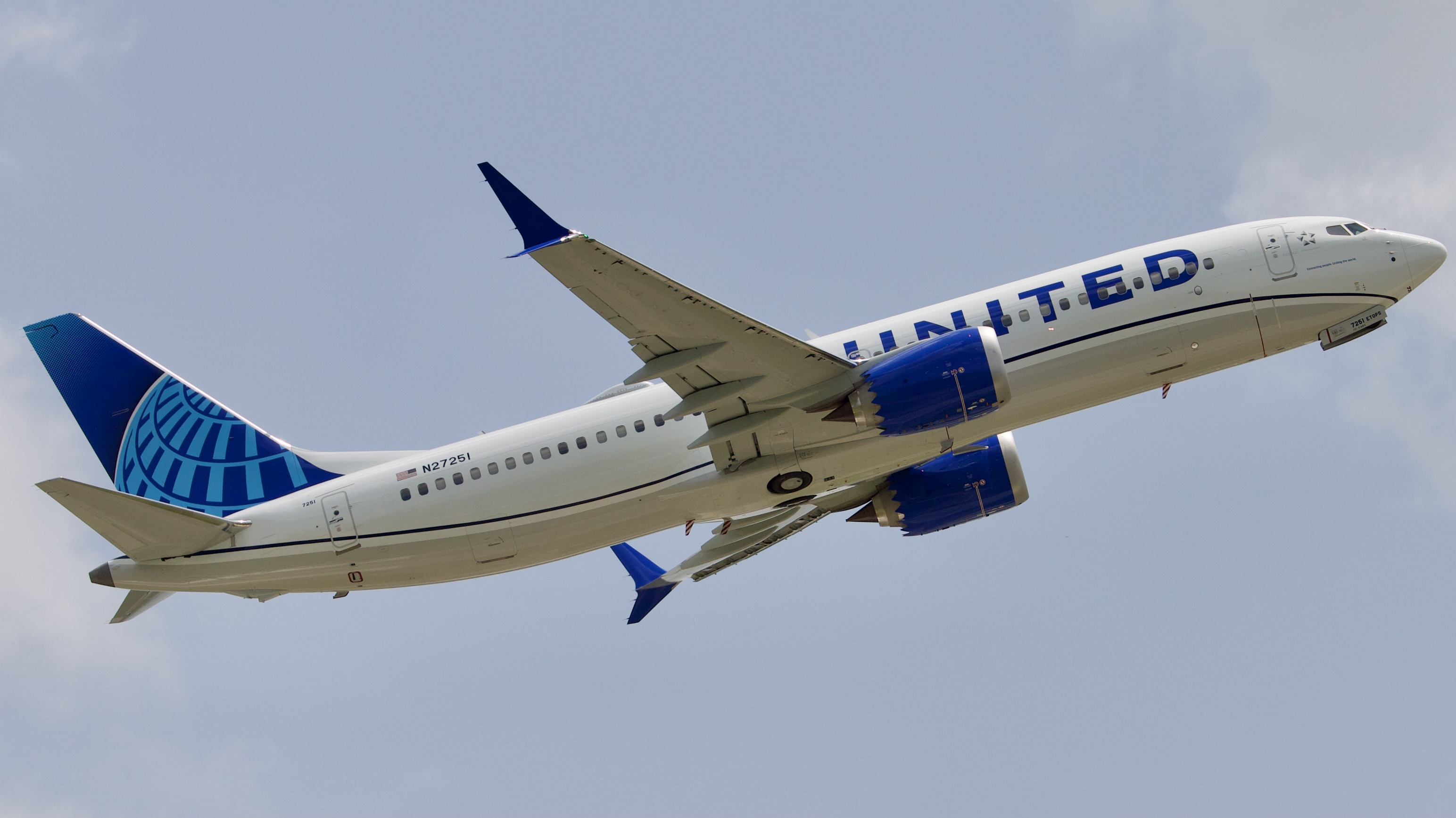 Full size: United Airlines Boeing 737 MAX 8 N27251 at Houston-George Bush Intercontinental Airport