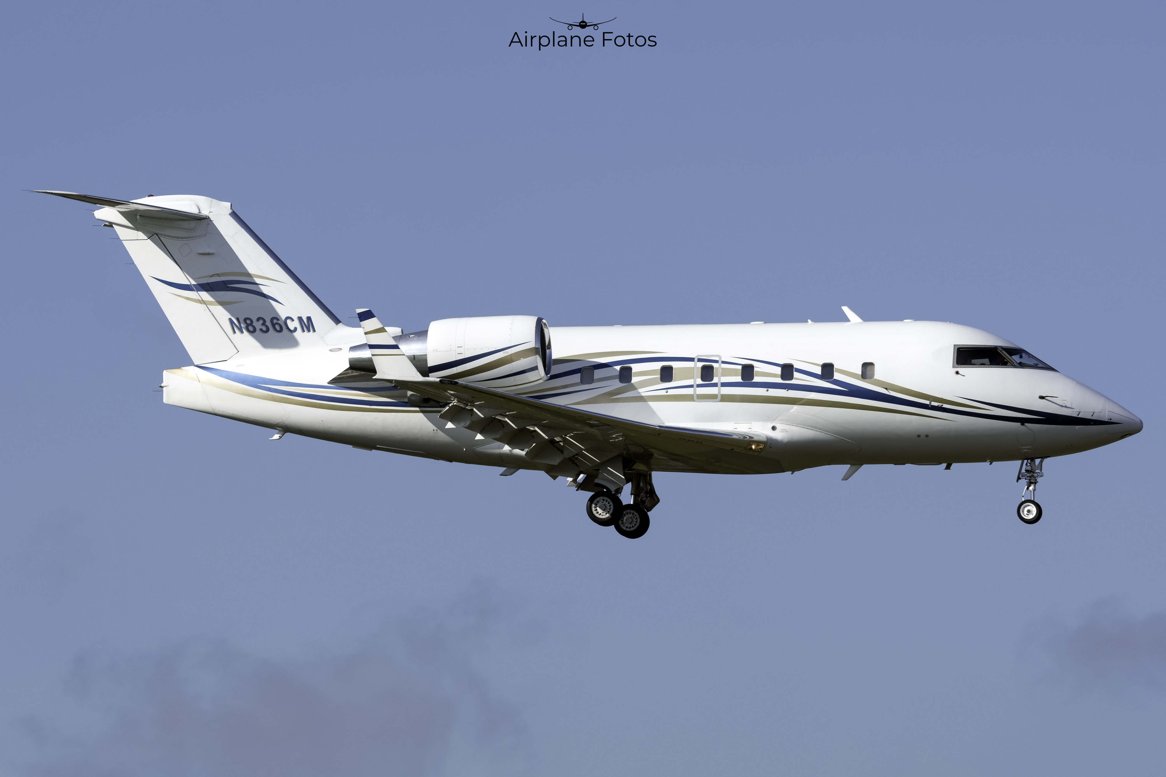 Full size: PRIVATE CL60 N836CM at Bissau Osvaldo Vieira International Airport