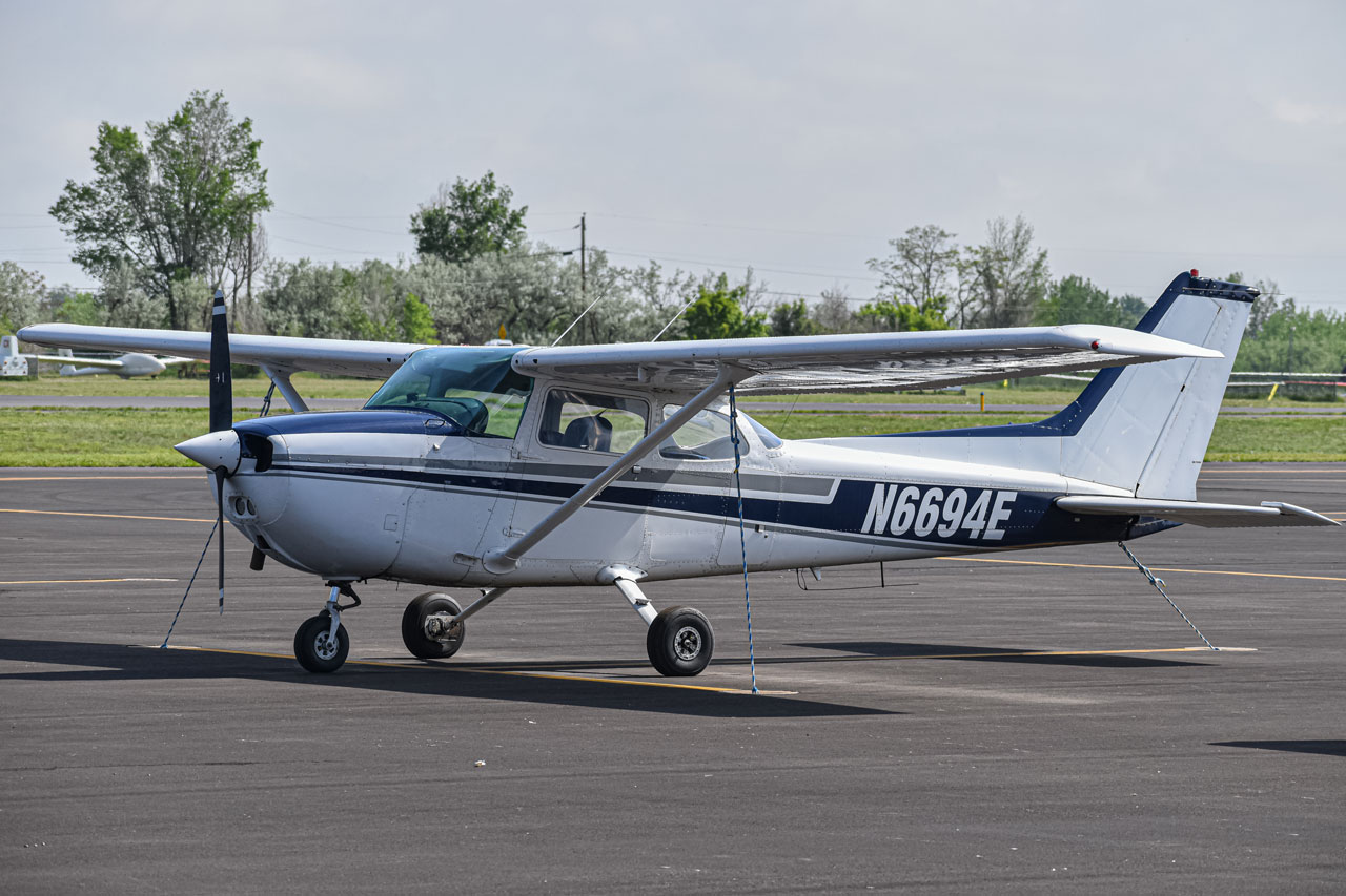 Full size: PRIVATE Cessna 172 N6694E at Boulder Municipal Airport