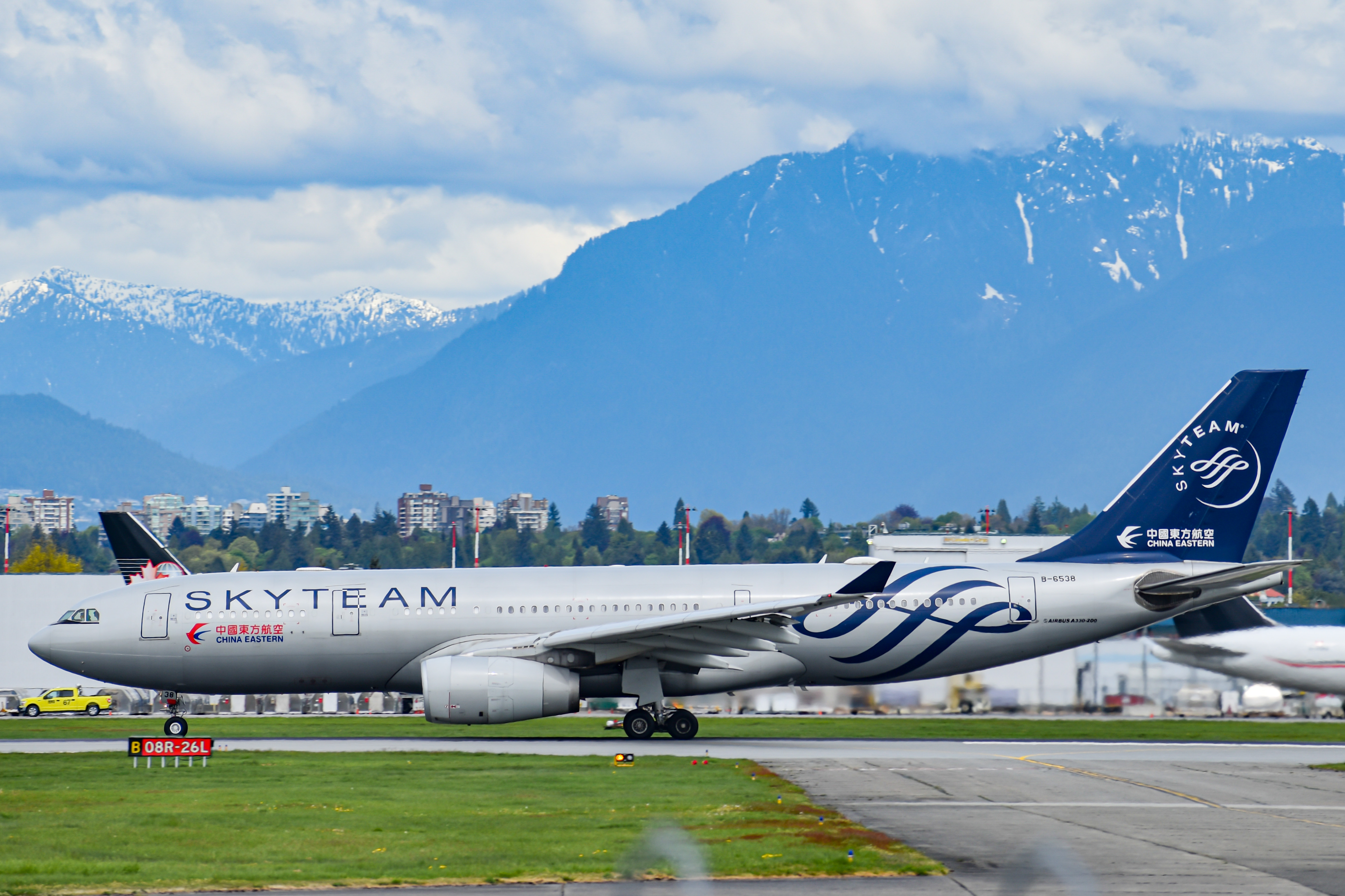 Full size: China Eastern Airlines Airbus A330-243 B-6538 at Vancouver International Airport