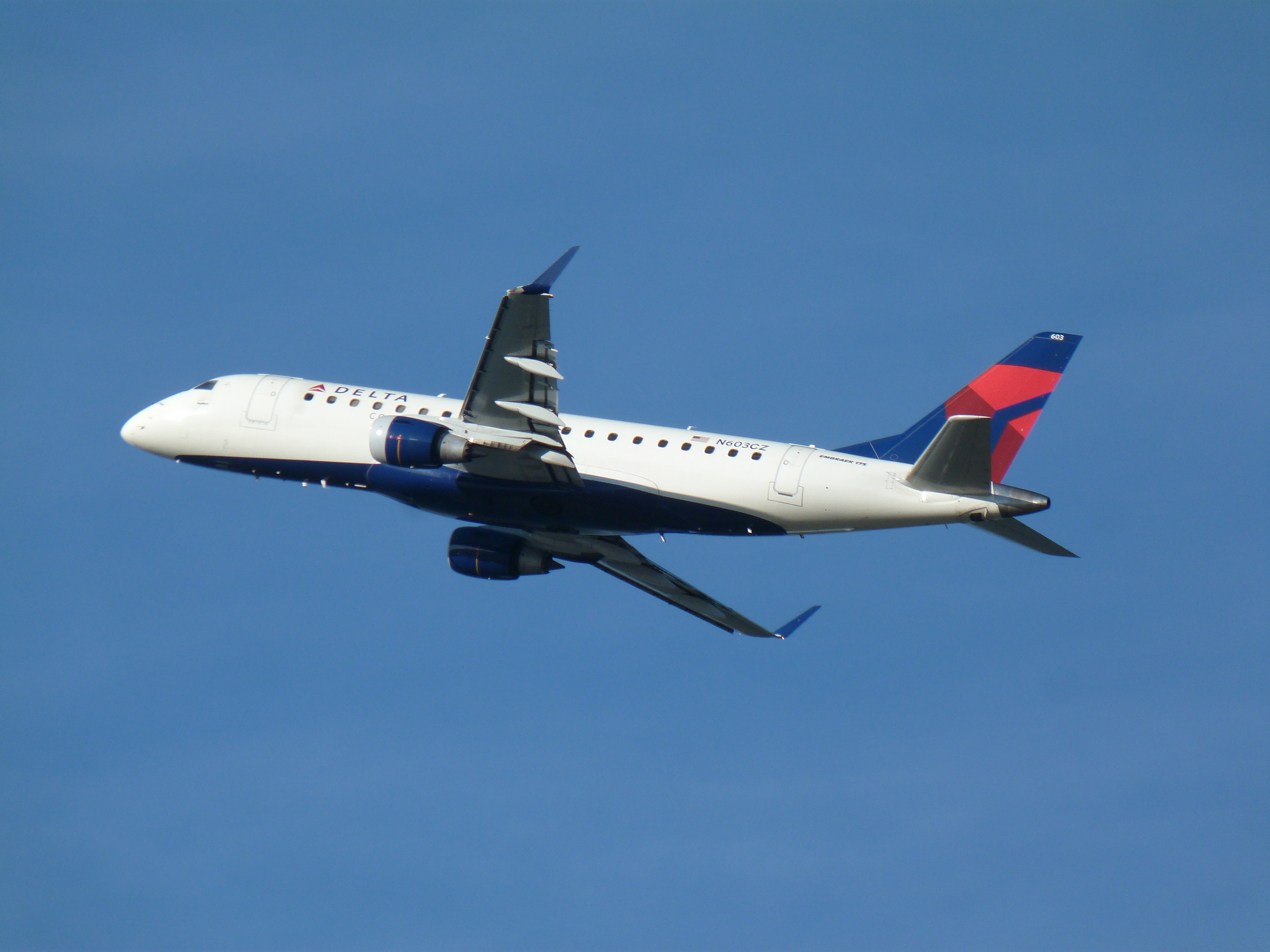 Full size: Delta Connection Embraer E175 N603CZ at Portland International Airport