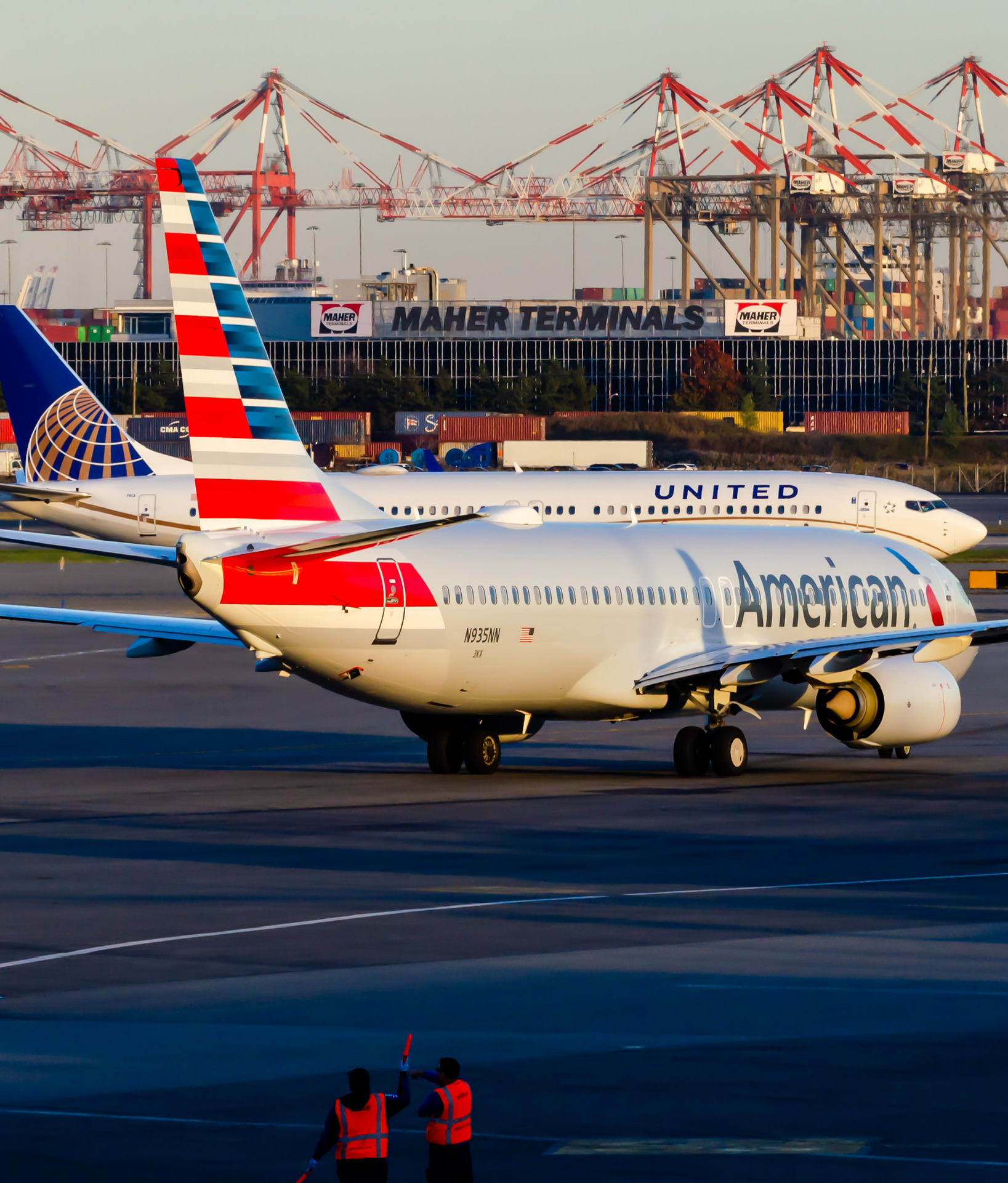Full size: American Airlines Boeing 737-800 N935NN at Newark Liberty International Airport