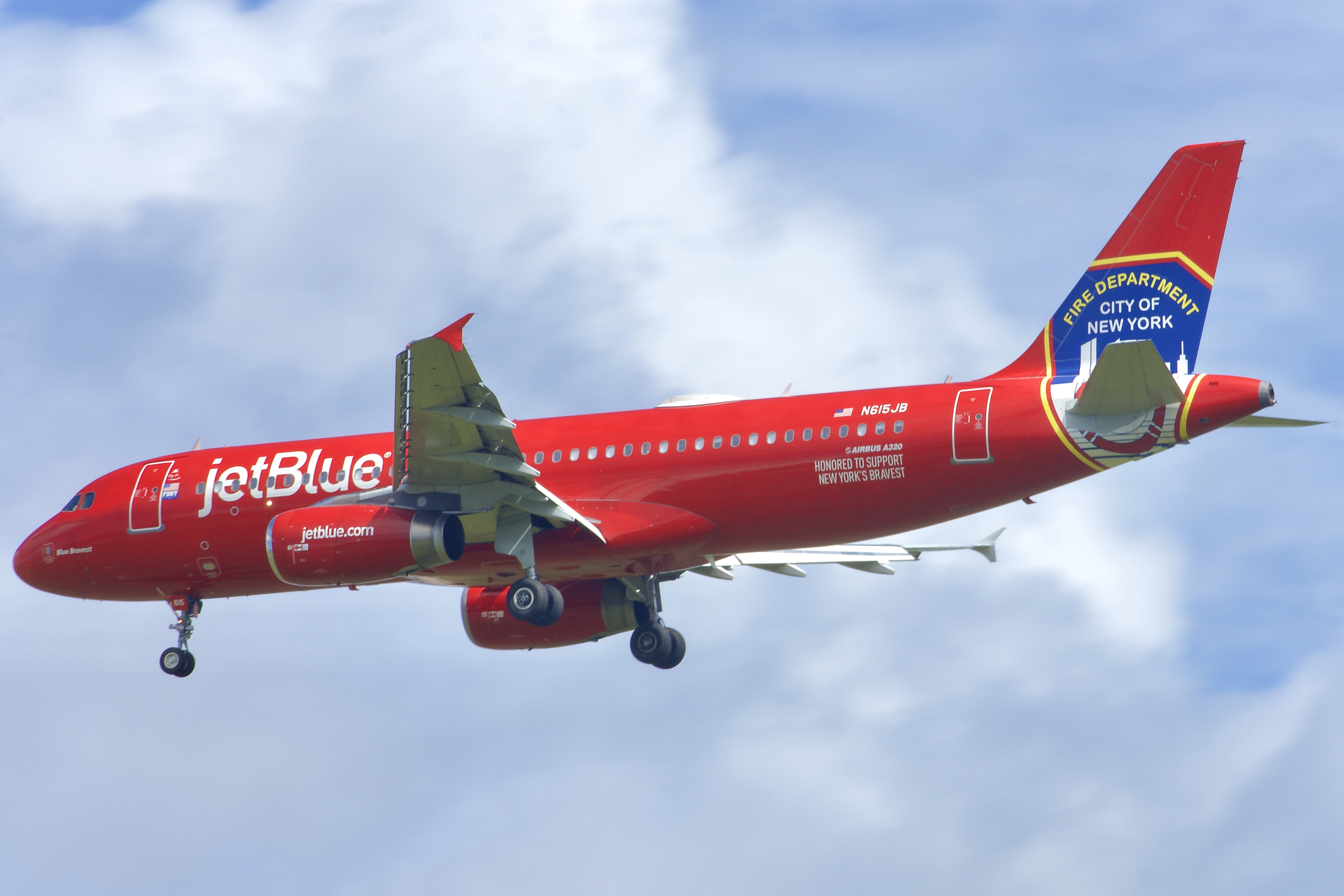 Full size: JetBlue Airways Airbus A320 N615JB at Orlando International Airport