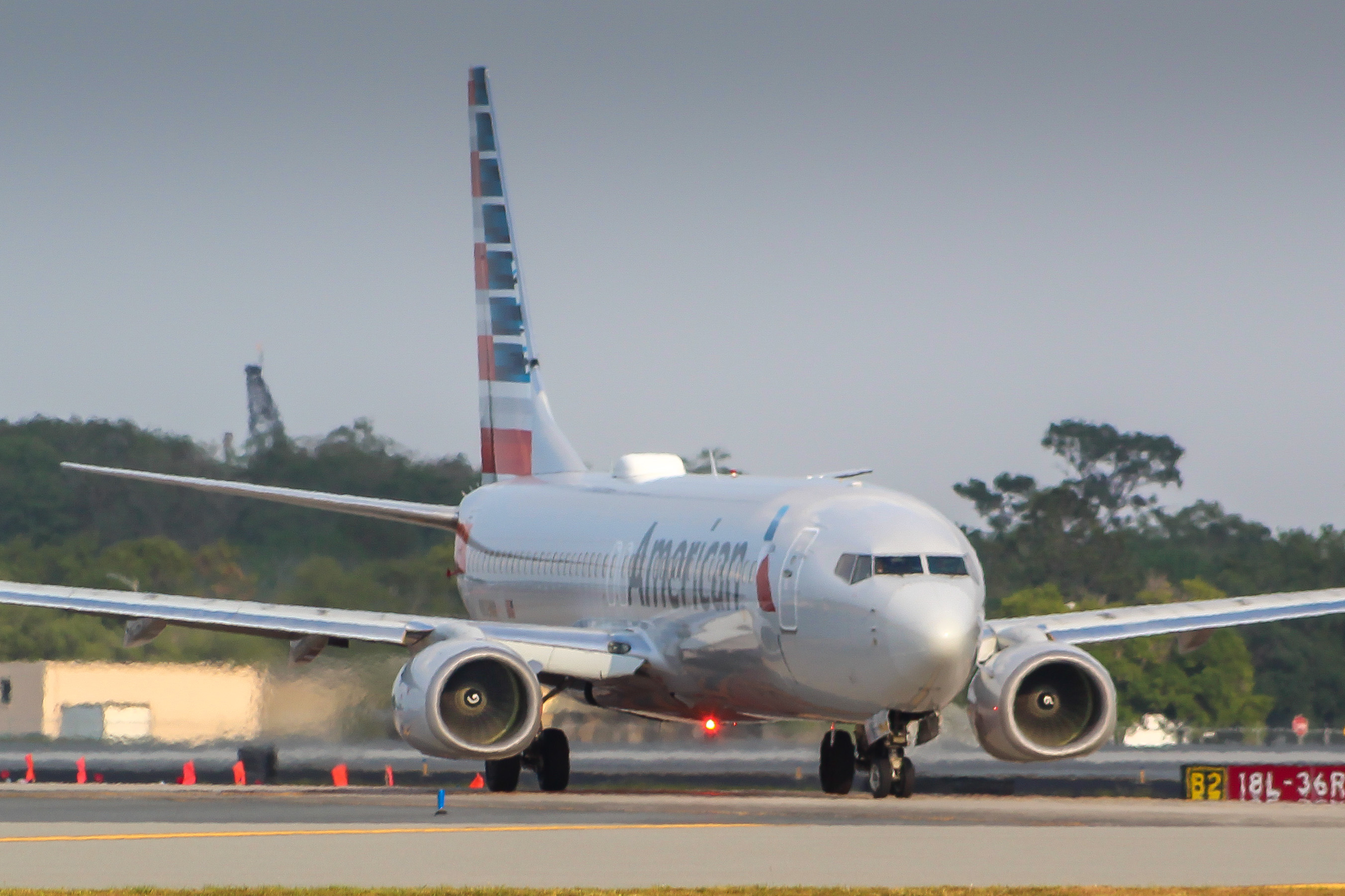Full size: American Airlines Boeing 737-800 N809NN at Orlando International Airport