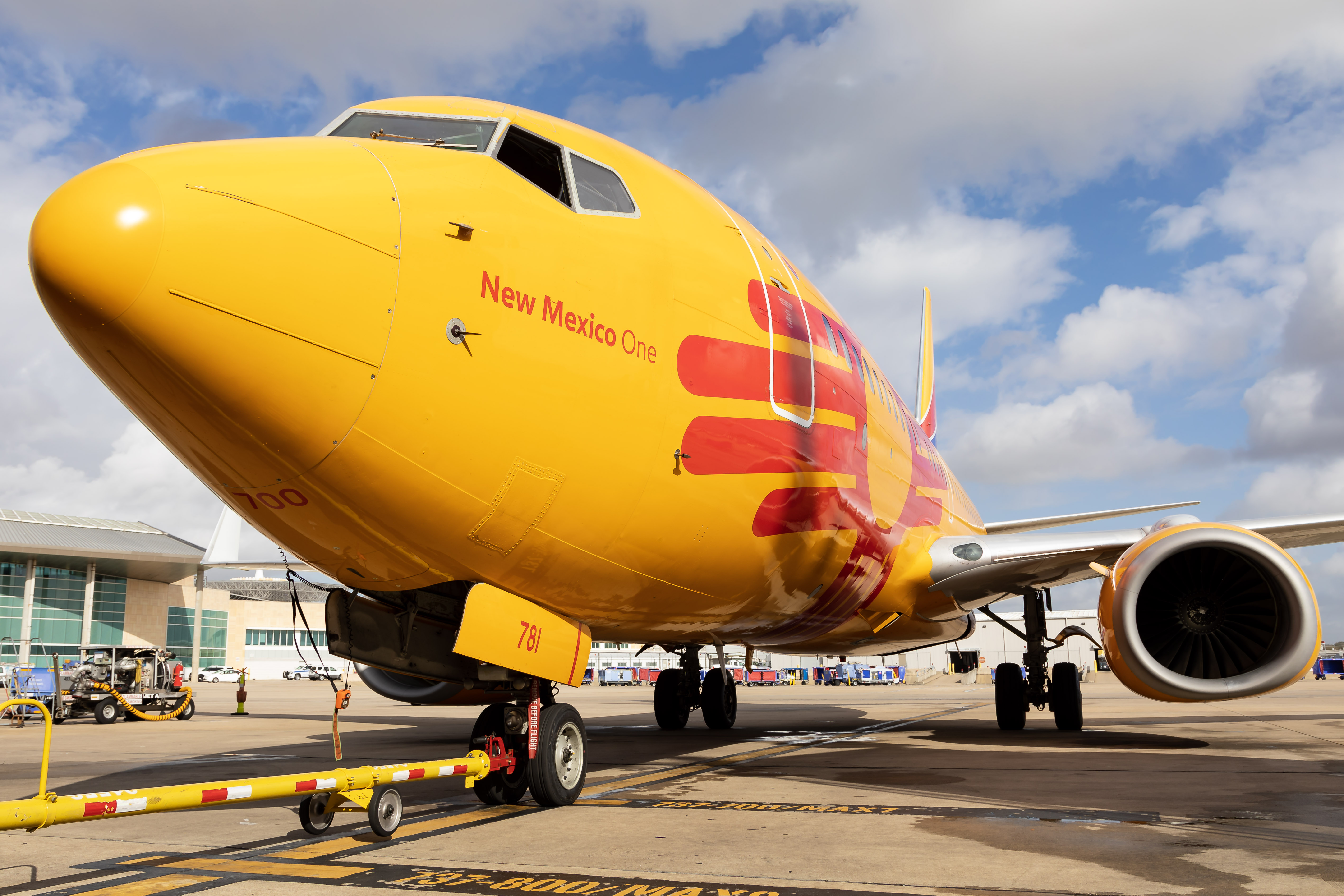 Full size: Southwest Airlines Boeing 737-700 N781WN at William P Hobby Airport