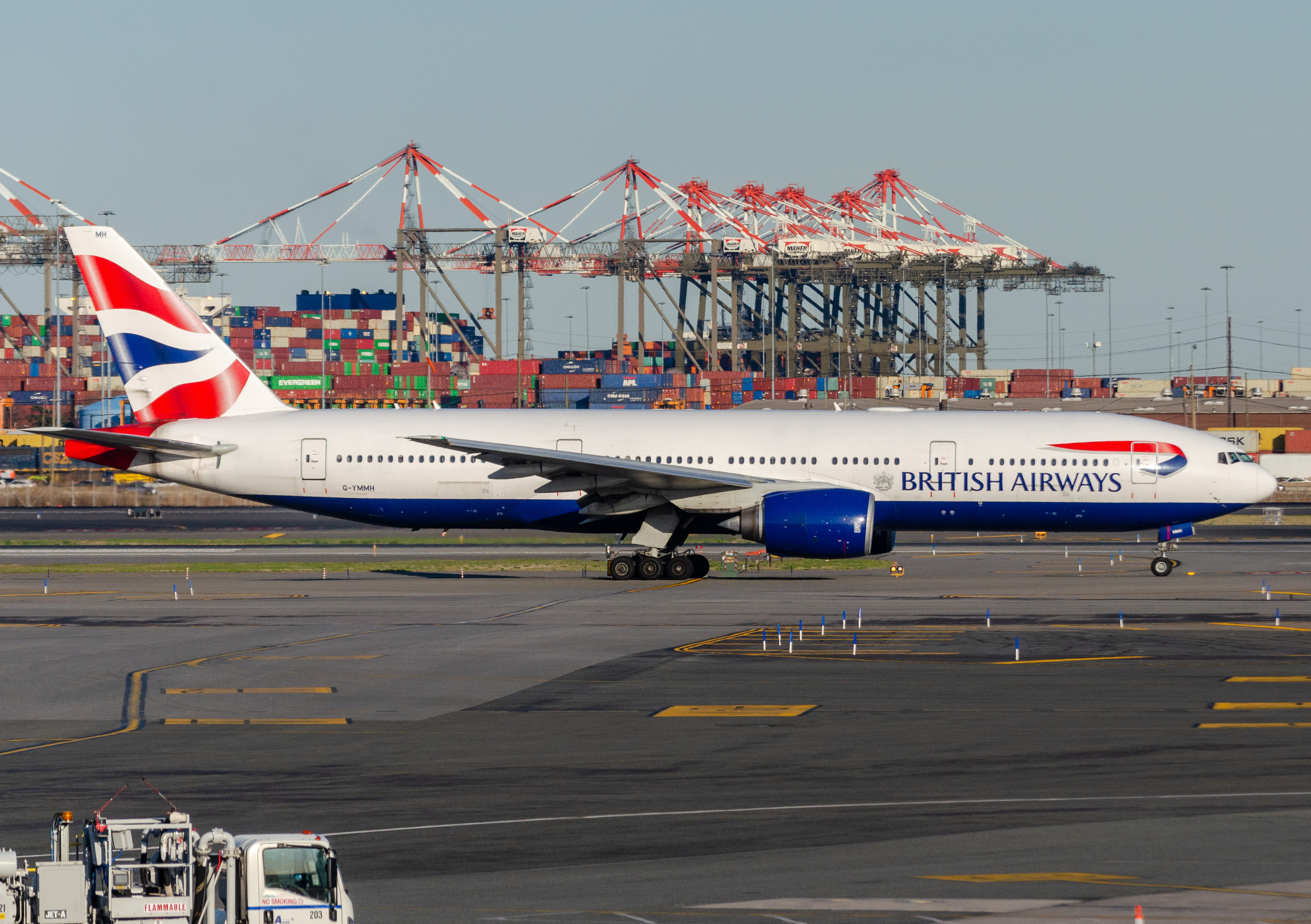 Full size: British Airways Boeing 777-200ER G-YMMH at Newark Liberty International Airport