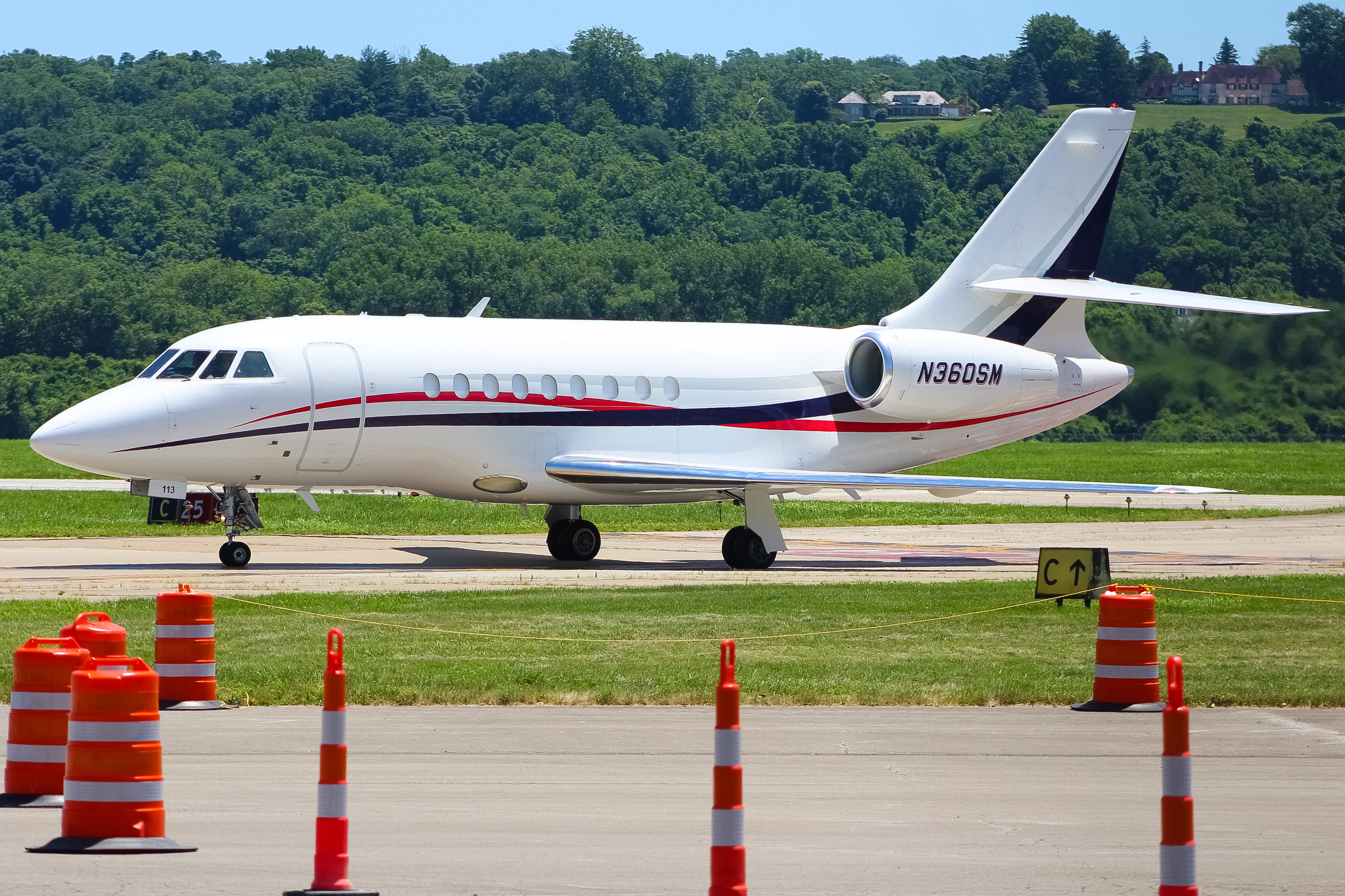 Full size: PRIVATE  Dassault Falcon 2000 N360SM at Cincinnati Municipal Airport/Lunken Field