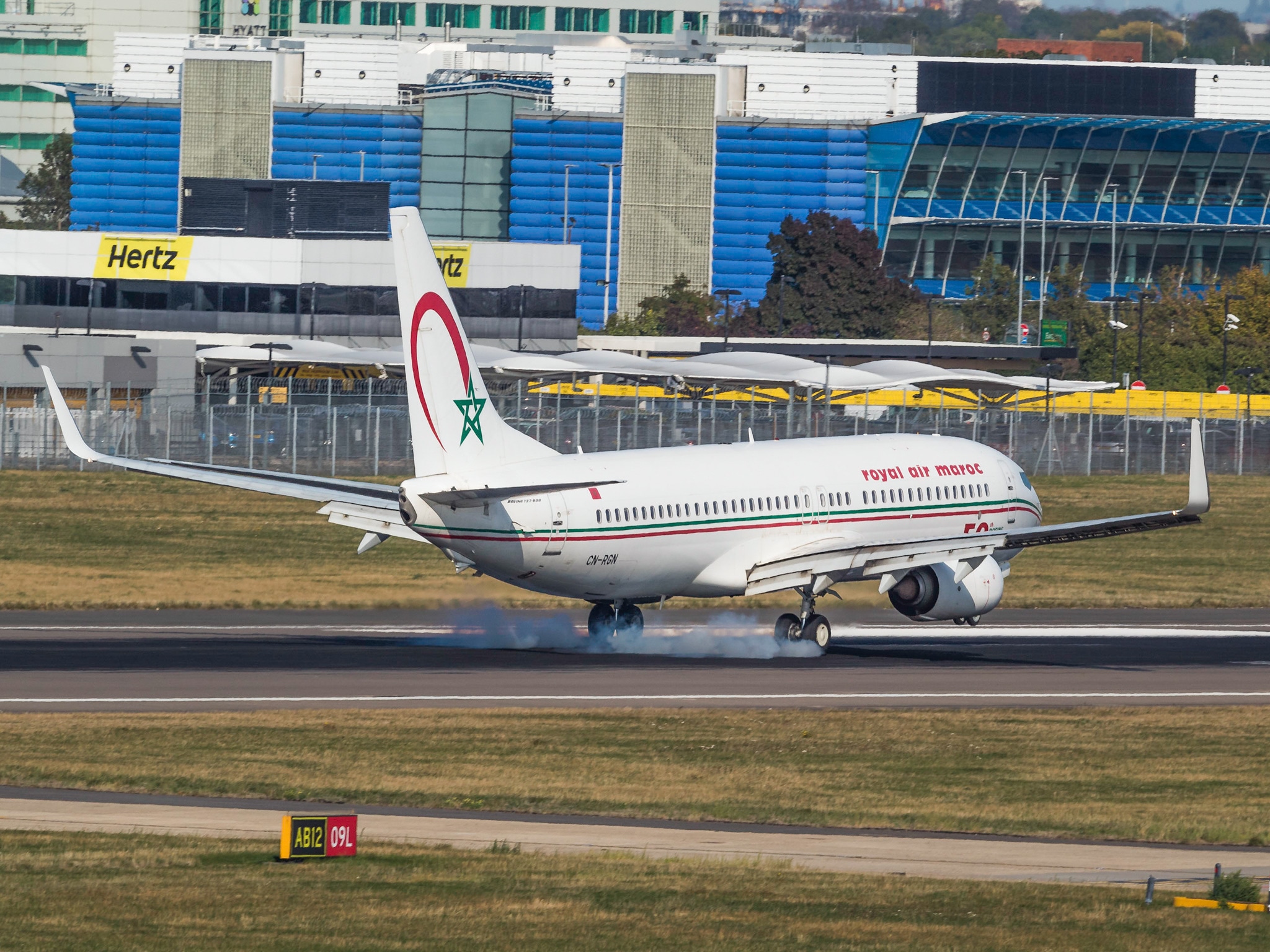 Full size: Royal Air Maroc Boeing 737-800 CN-RGN at London Heathrow International Airport
