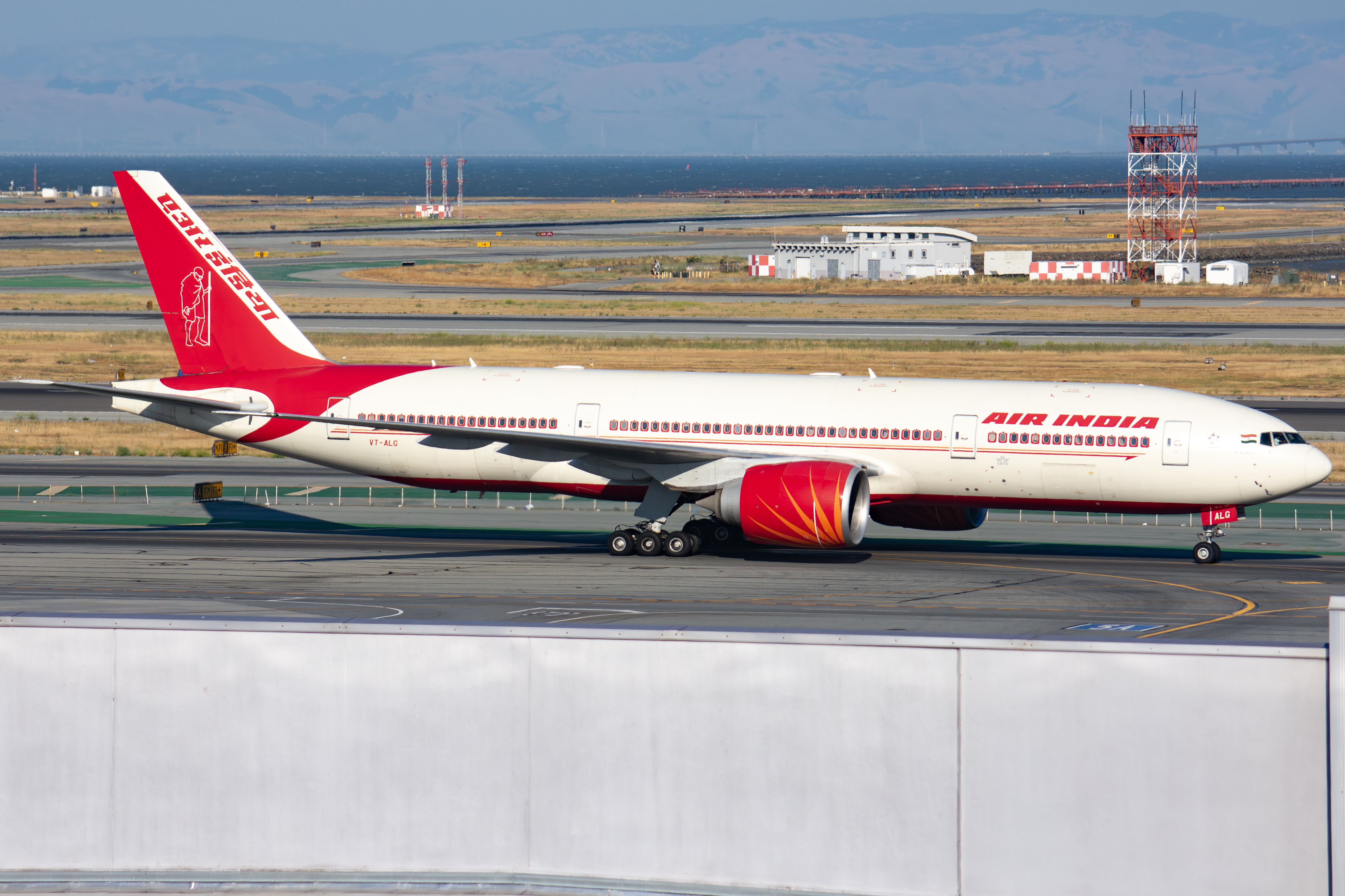 Full size: Air India Boeing 777-200LR VT-ALG at San Francisco International Airport