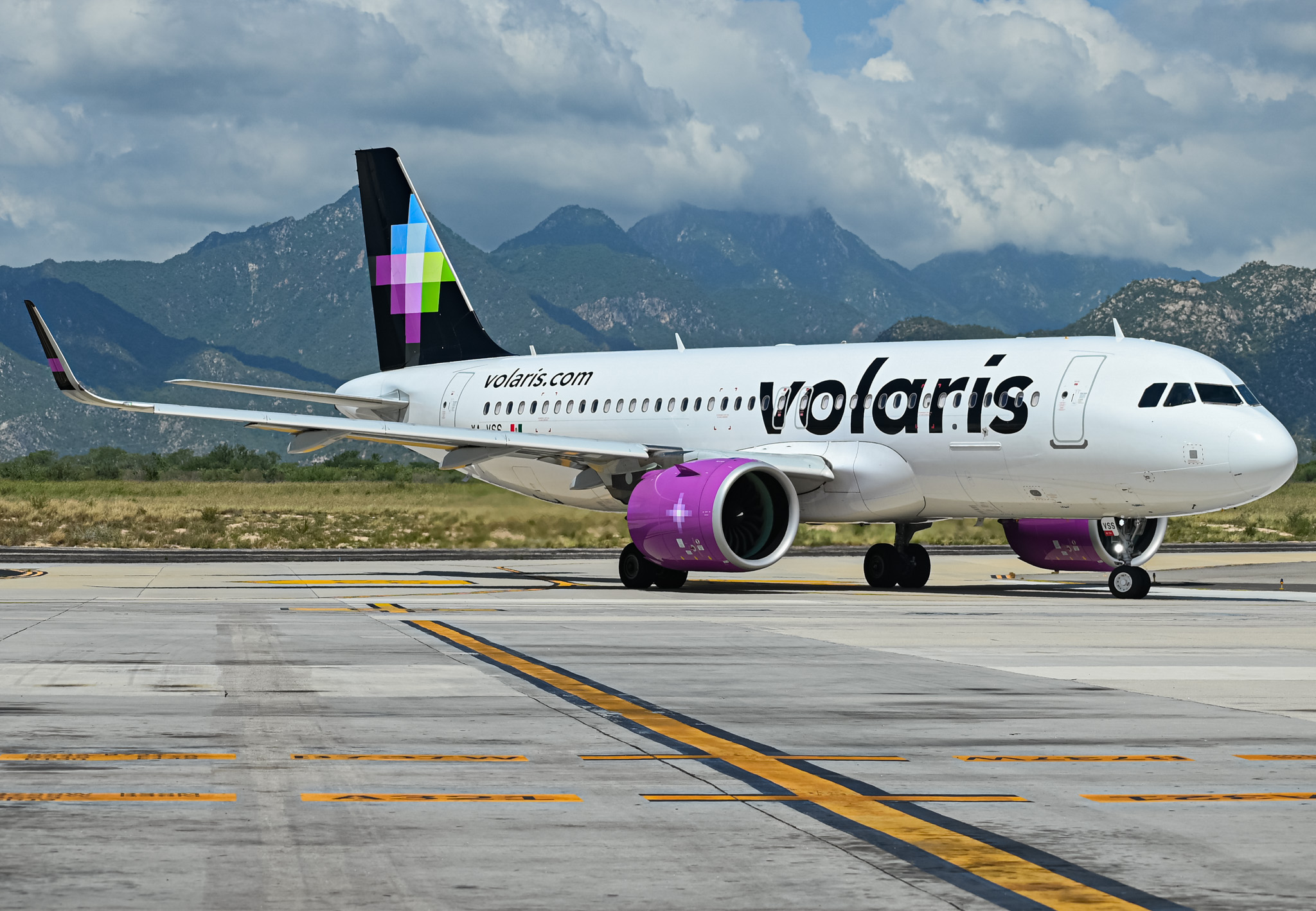 Full size: Volaris Airbus A320NEO XA-VSS at San Jose del Cabo Los Cabos International Airport