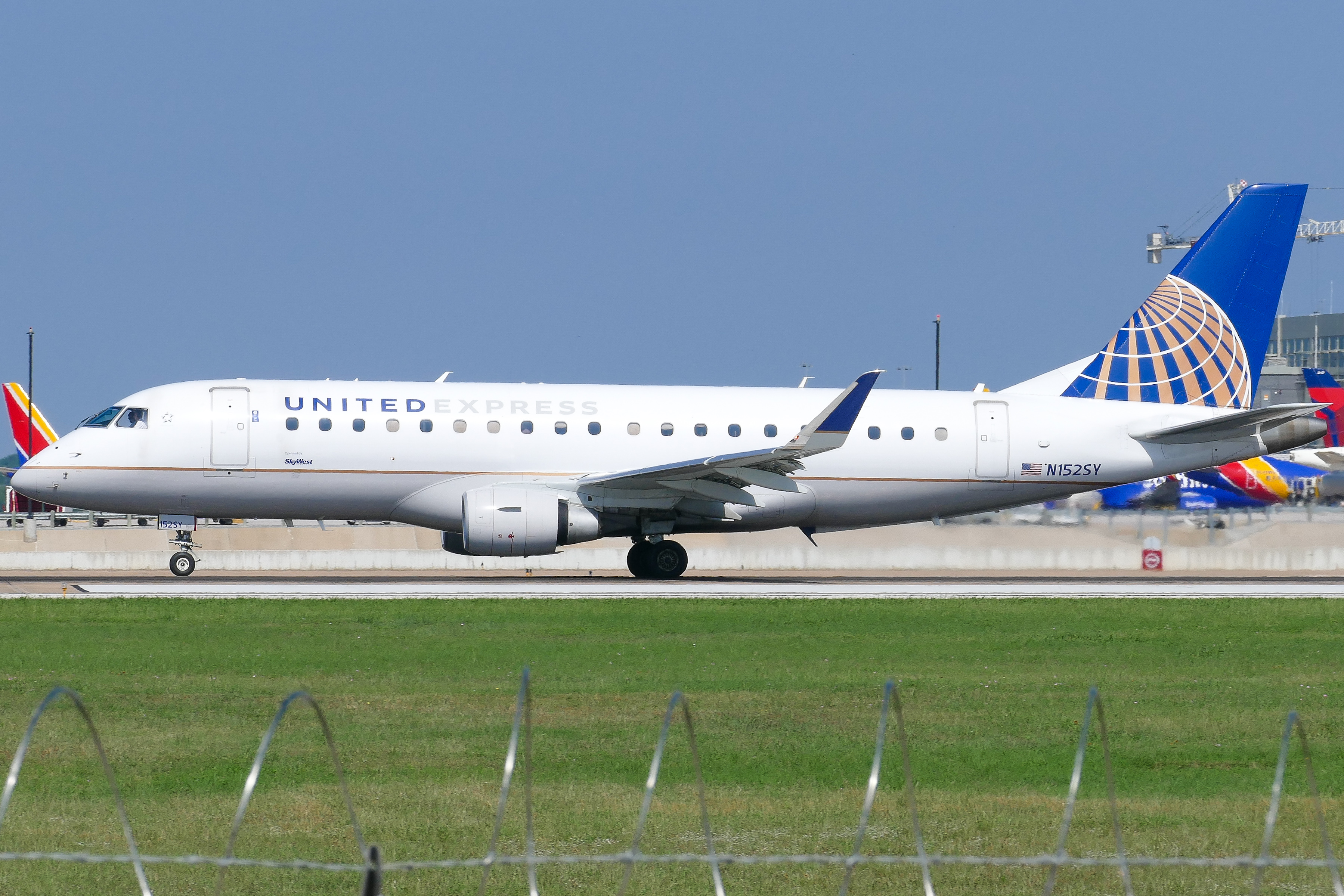 Full size: United Express Embraer E175 N152SY at Austin-Bergstrom International Airport
