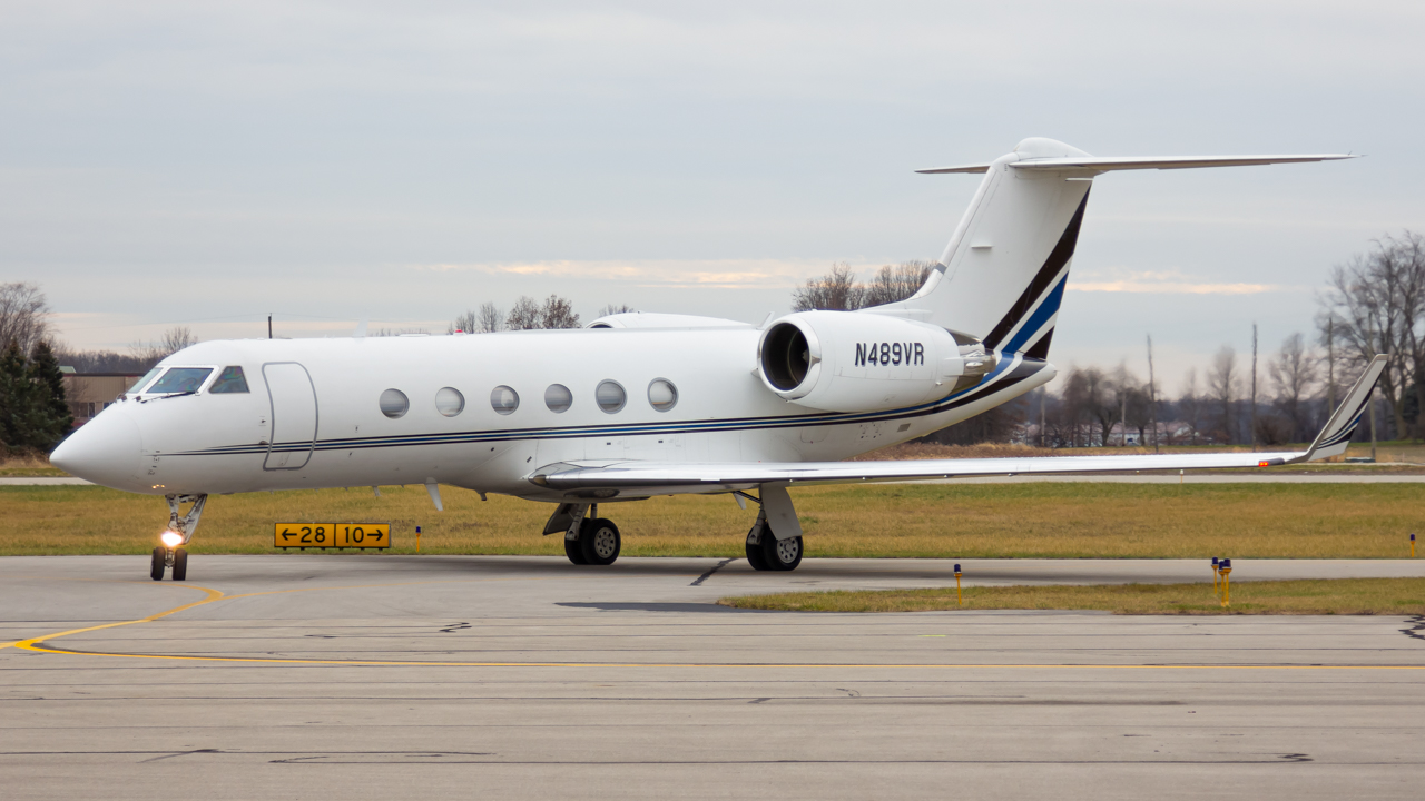 Full size: PRIVATE Gulfstream IV N489VR at Delaware Municipal Airport