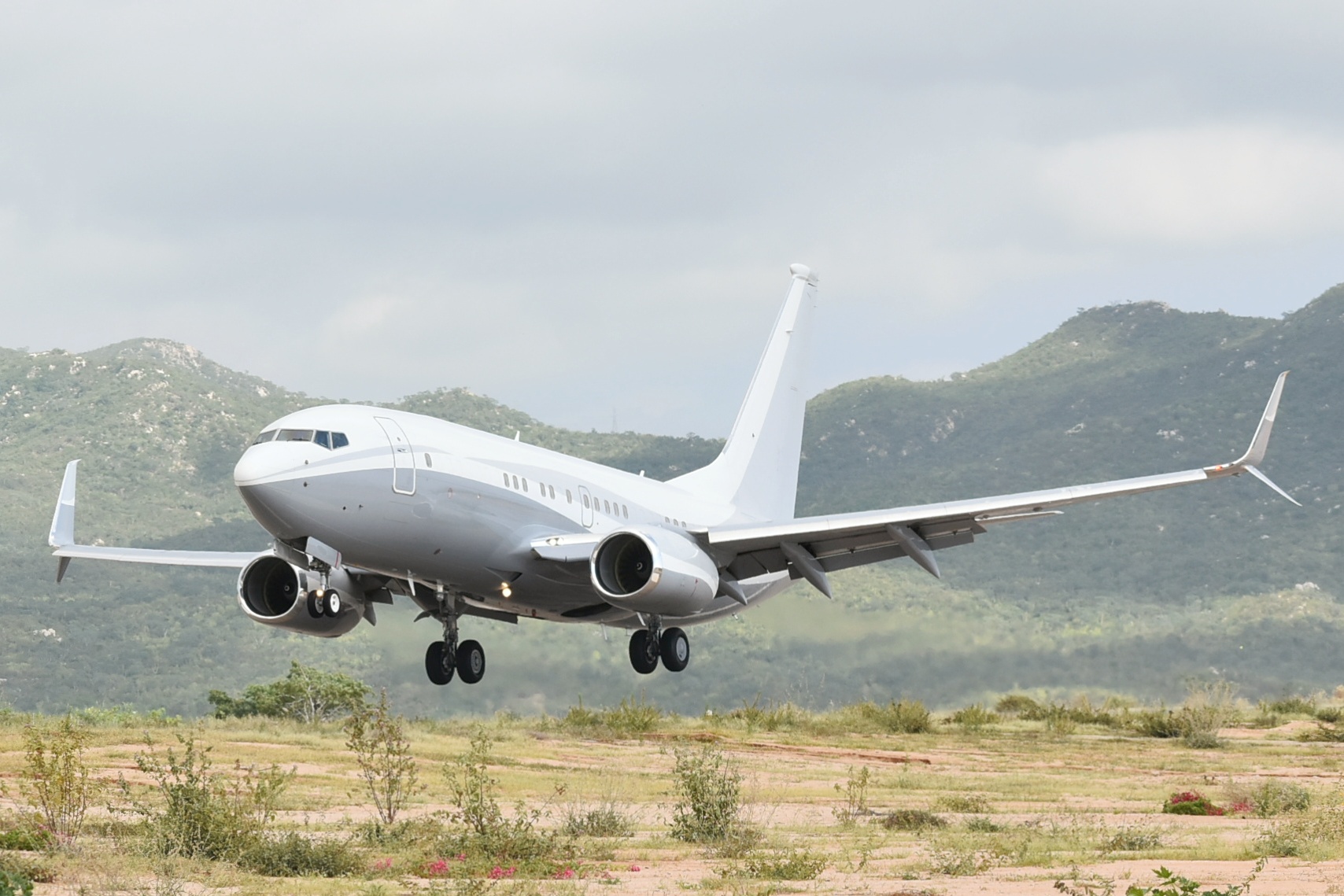 Full size: PRIVATE Boeing 737-700 N1TS at Aeropuerto de Cabo San Lucas Internacional
