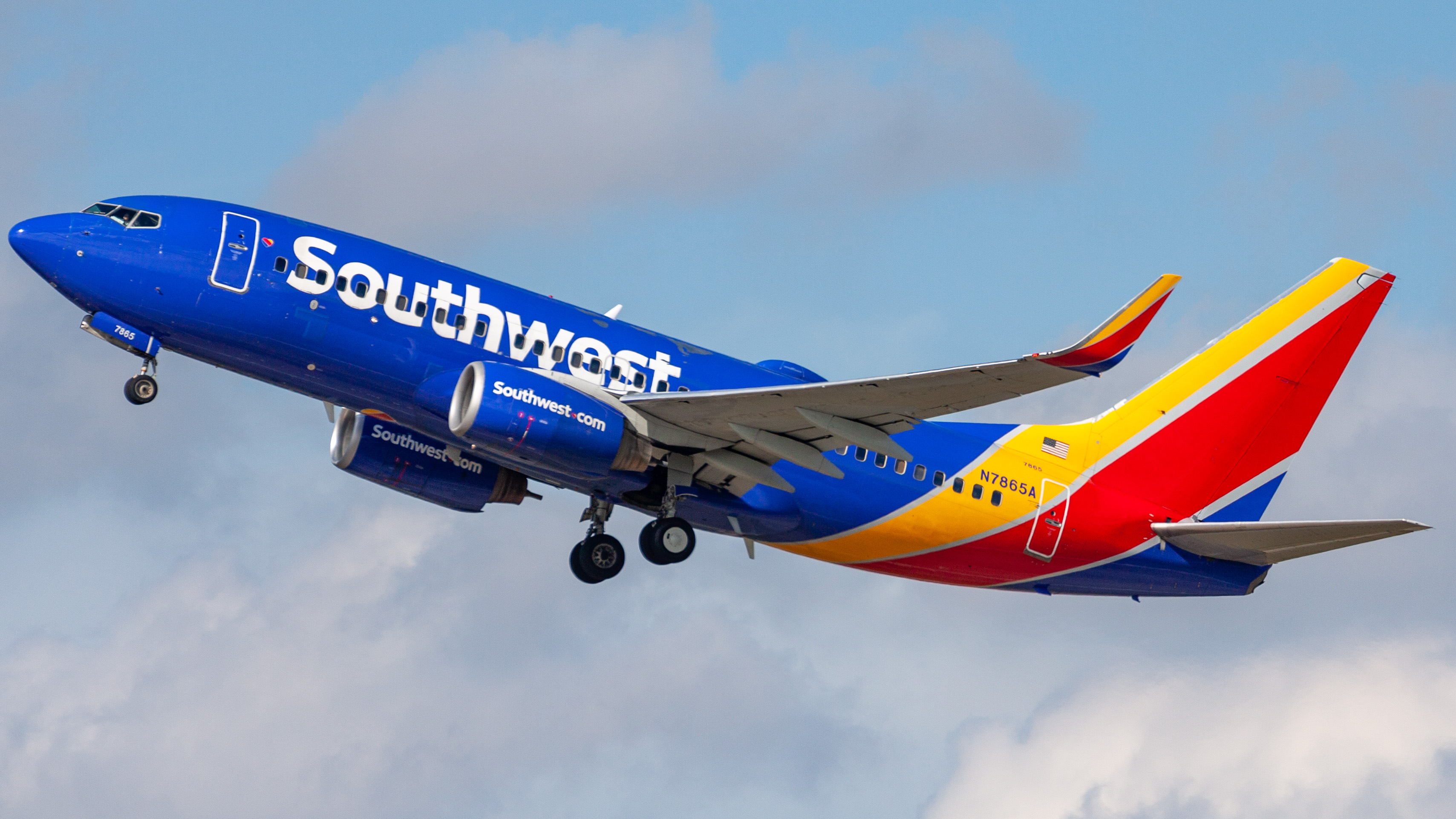 Full size: Southwest Airlines Boeing 737-700 N7865A at Orlando International Airport