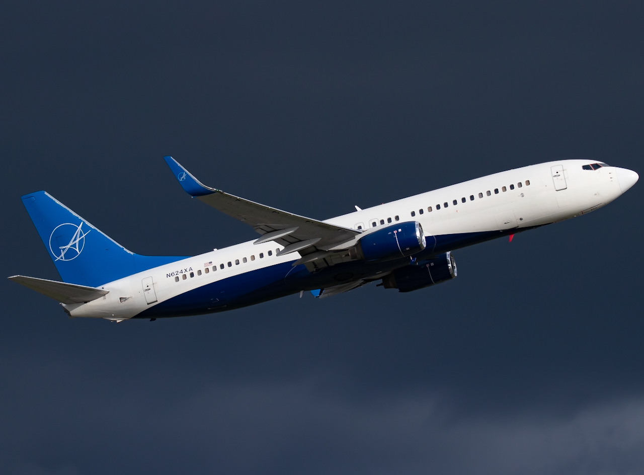 Full size: Swift Air Boeing 737-800 N624XA at Southwest Florida International Airport
