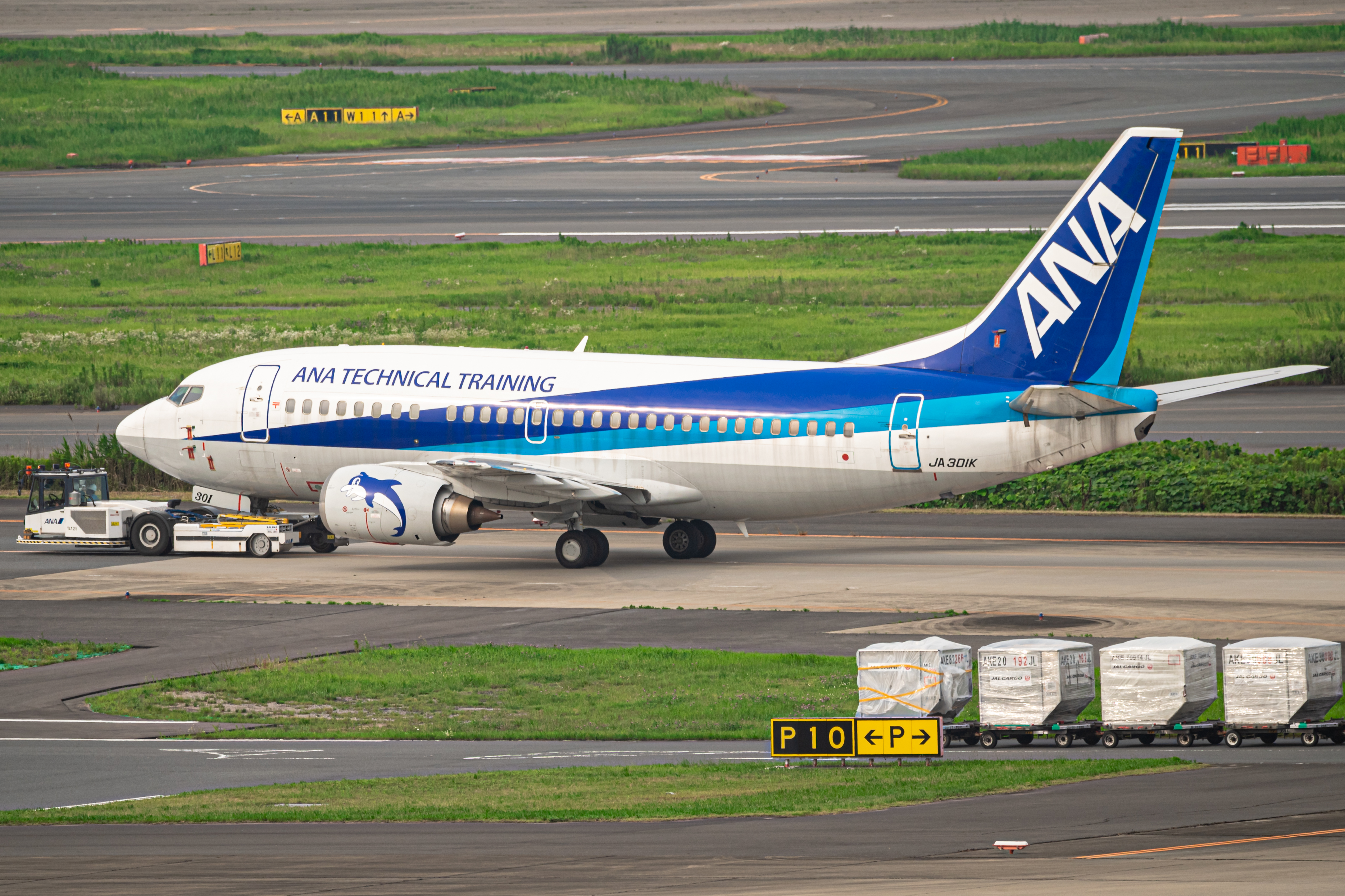 Full size: All Nippon Airways Boeing 737-500 JA301K at Tokyo-Haneda Airport