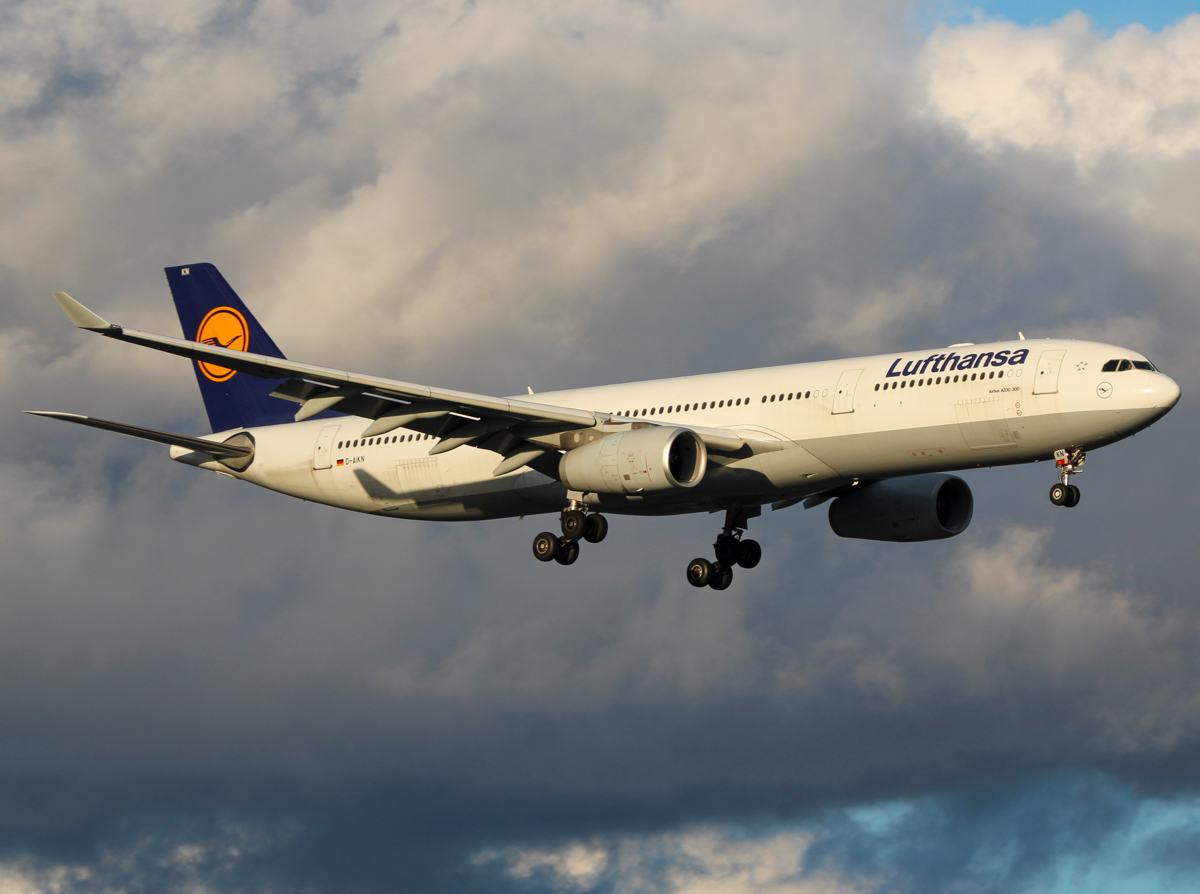Full size: Lufthansa Airbus A330-300 D-AIKN at Newark Liberty International Airport
