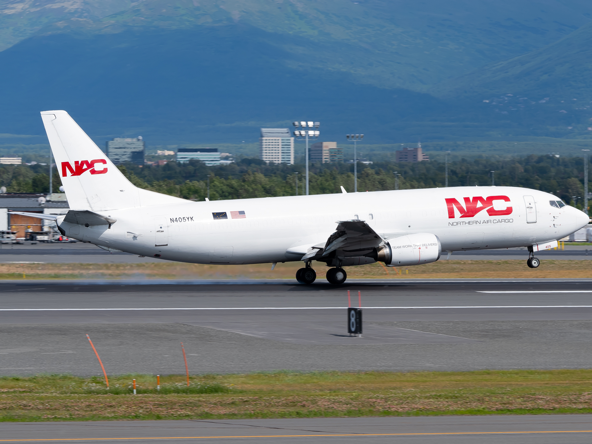 Full size: Northern Air Cargo Boeing 737-400 N405YK at Anchorage Ted Stevens International Airport