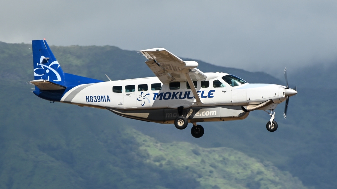 Full size: Mokulele Airlines Cessna 208 Grand Caravan N839MA at Kahului Airport