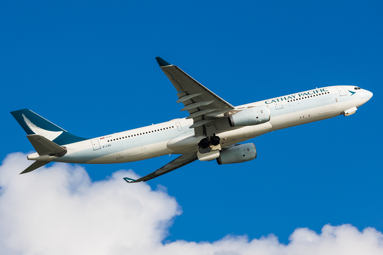 Full size: Cathay Pacific Airbus A330-300 B-LBA at Hong Kong International Airport