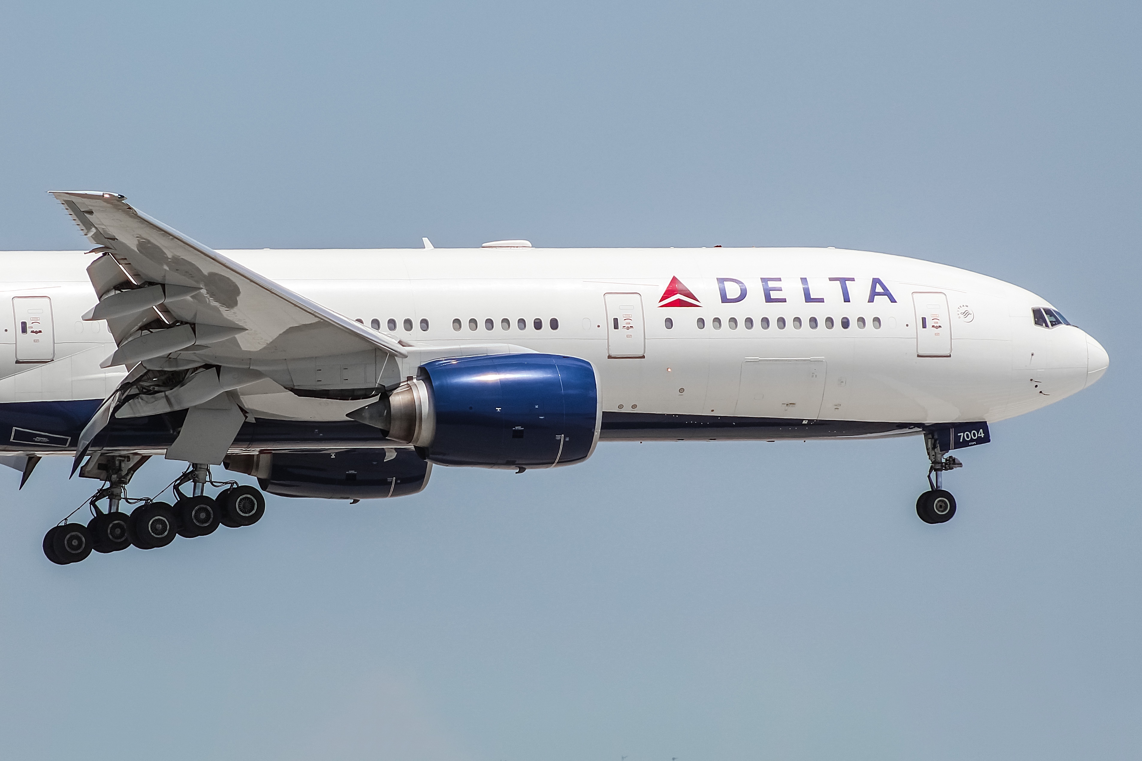 Full size: Delta Airlines Boeing 777-200ER N863DA at Chicago O'Hare International Airport