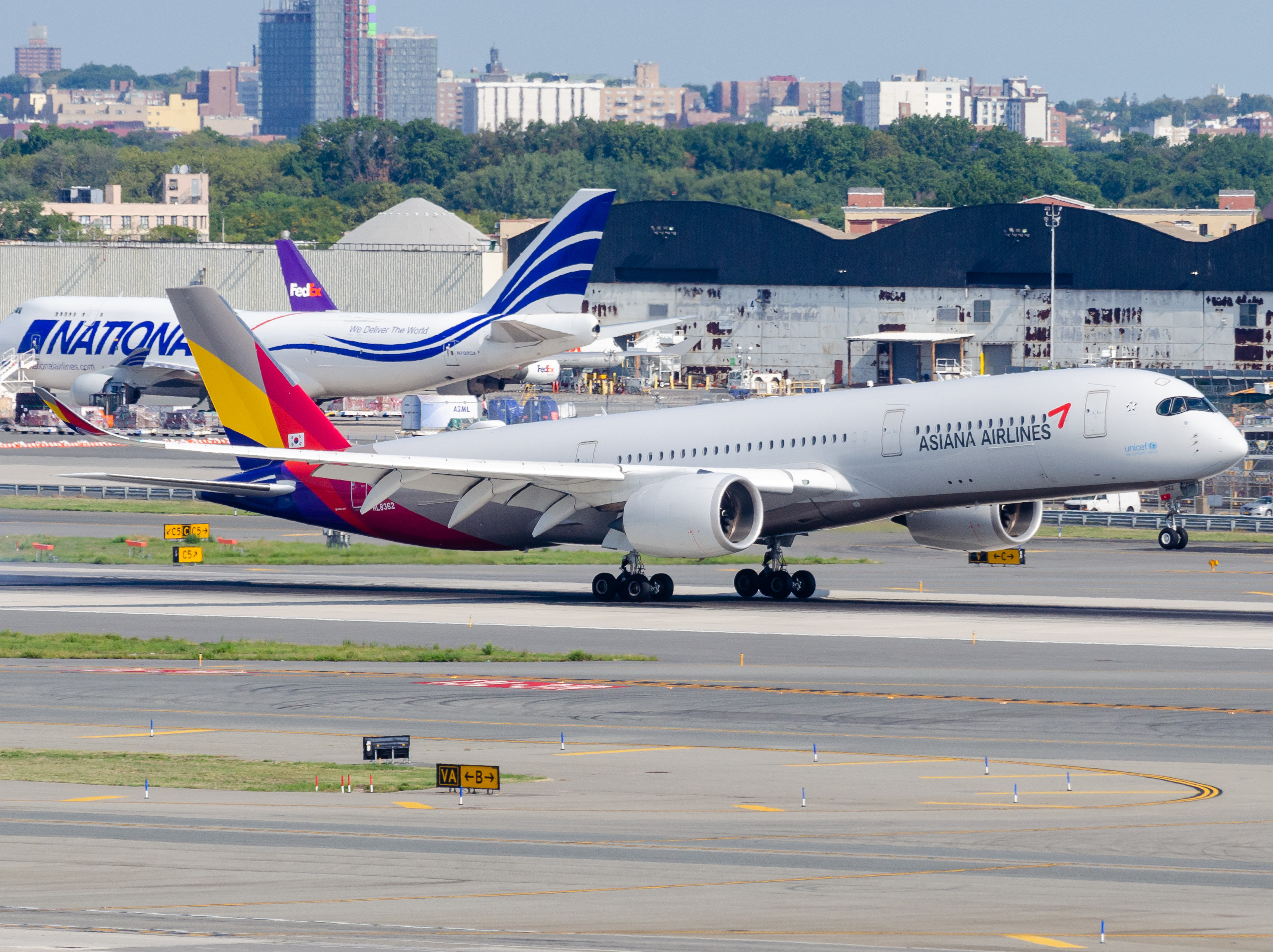 Full size: Asiana Airlines Airbus A350-900 HL8362 at John F. Kennedy International Airport
