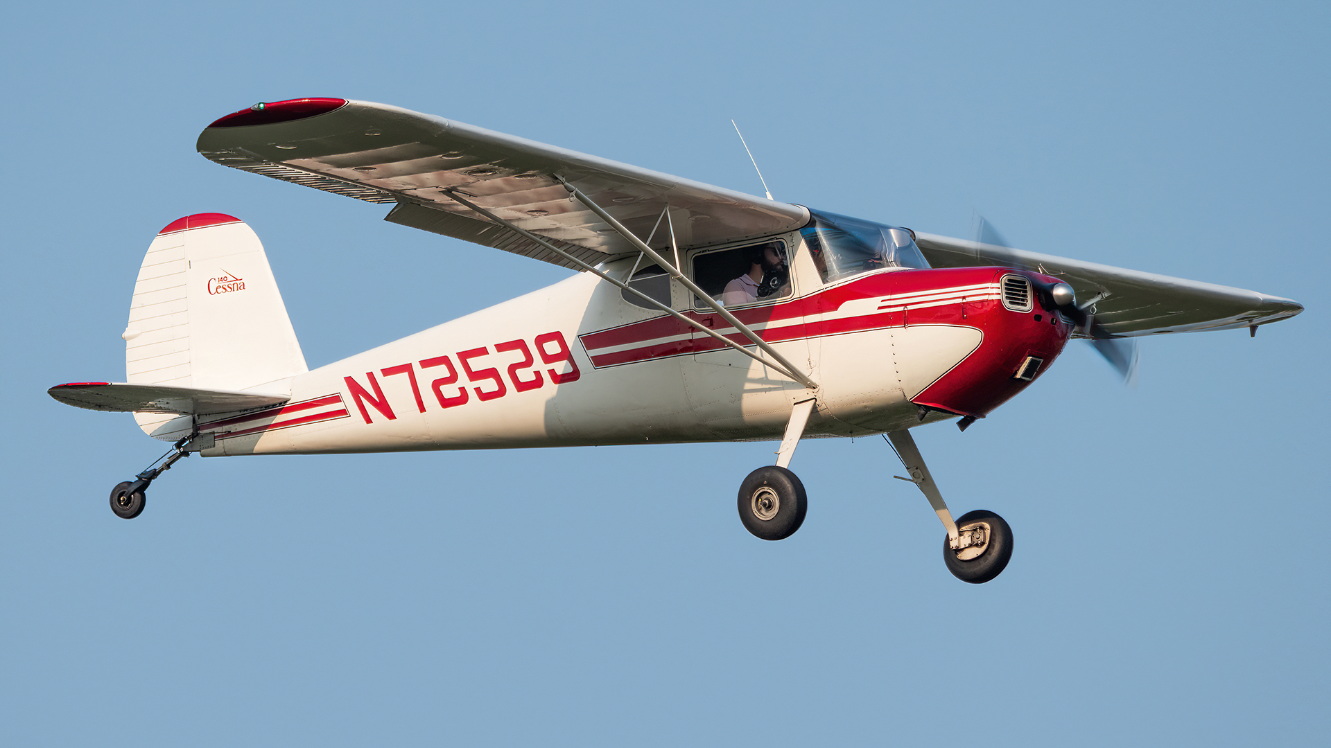 Full size: PRIVATE Cessna 140 N72529 at Washington Dulles International Airport
